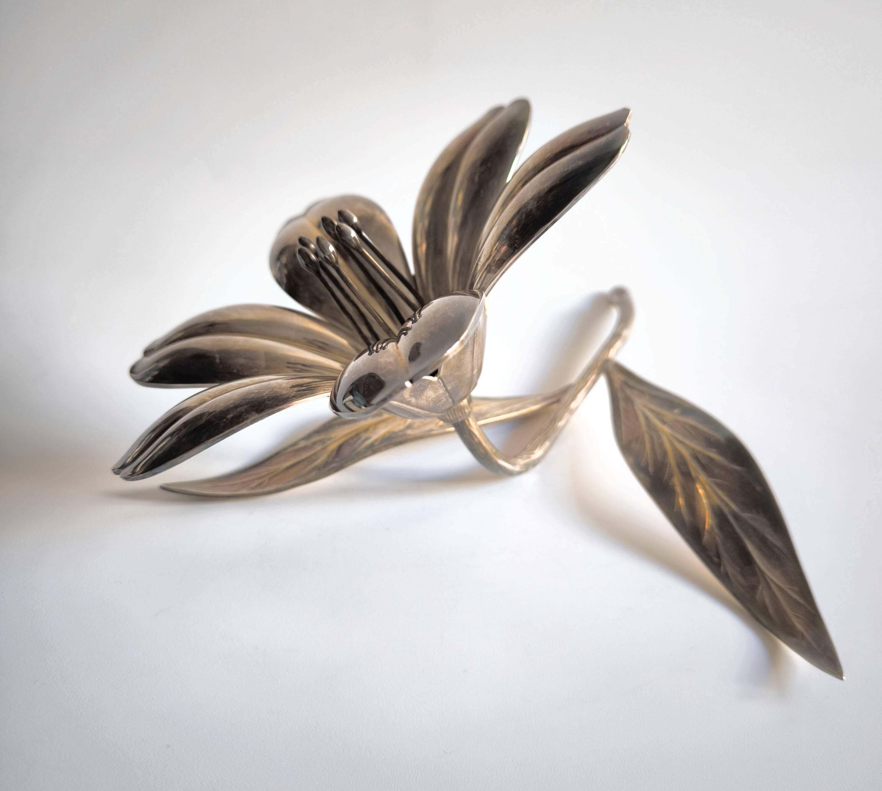 Cendrier en métal en forme de fleur Plame 1960