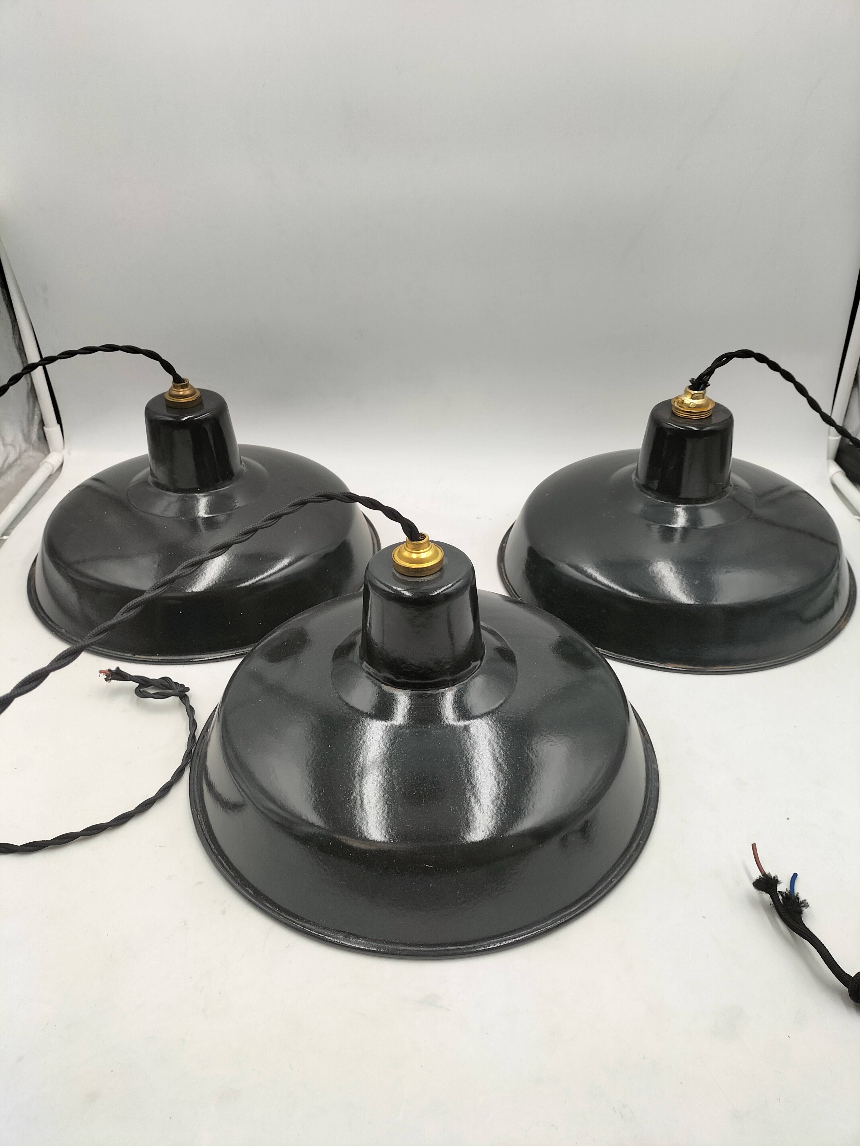 Enamelled sheet metal suspensions