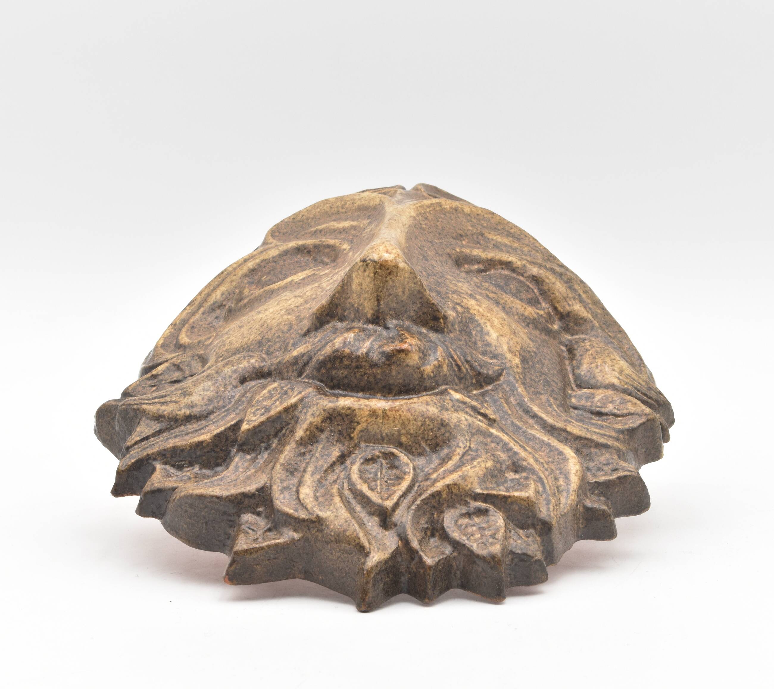 Masque en terre cuite vintage