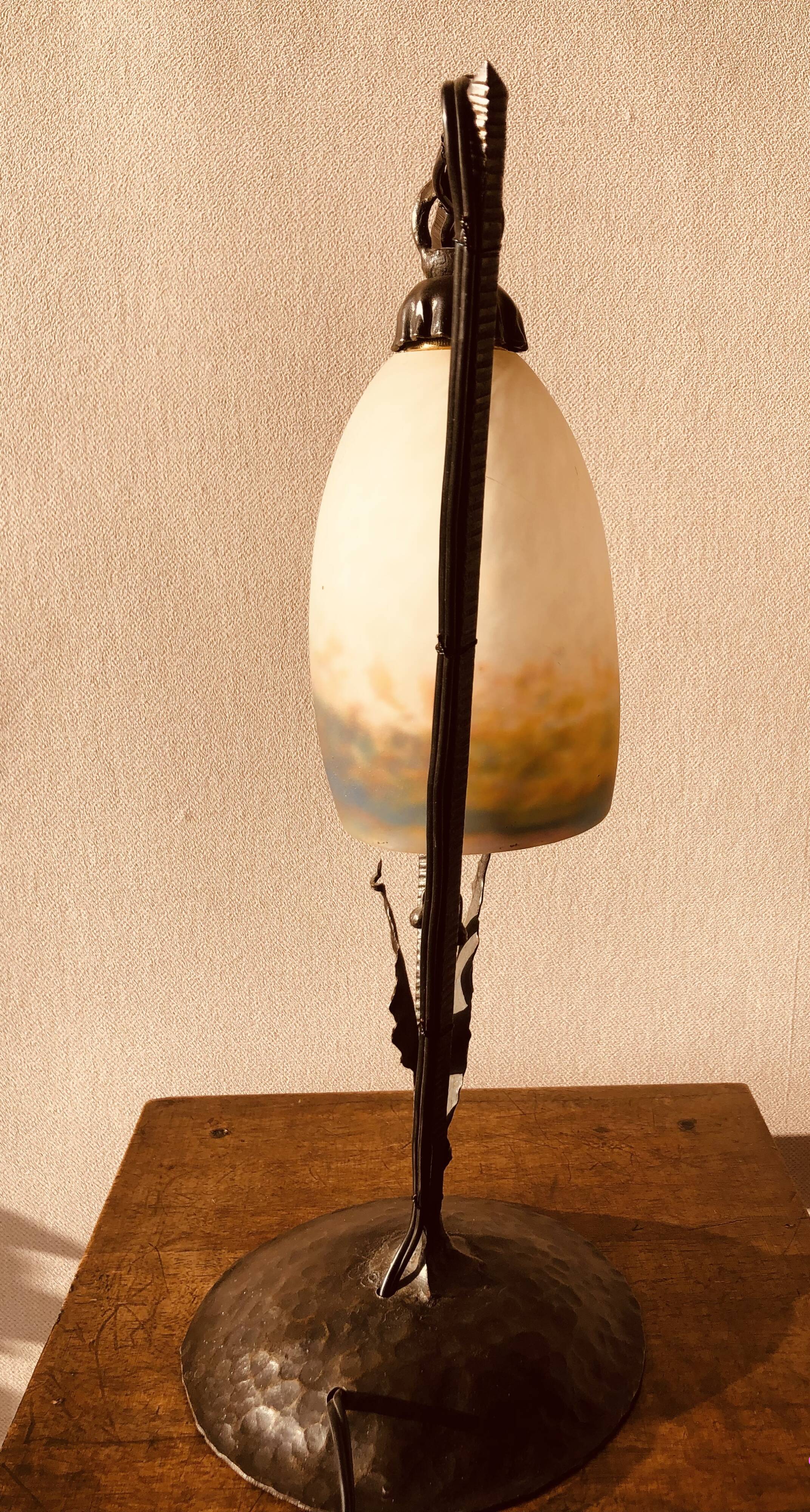Art deco table lamp with hammered wrought iron base and tulip muller brothers lunéville signed