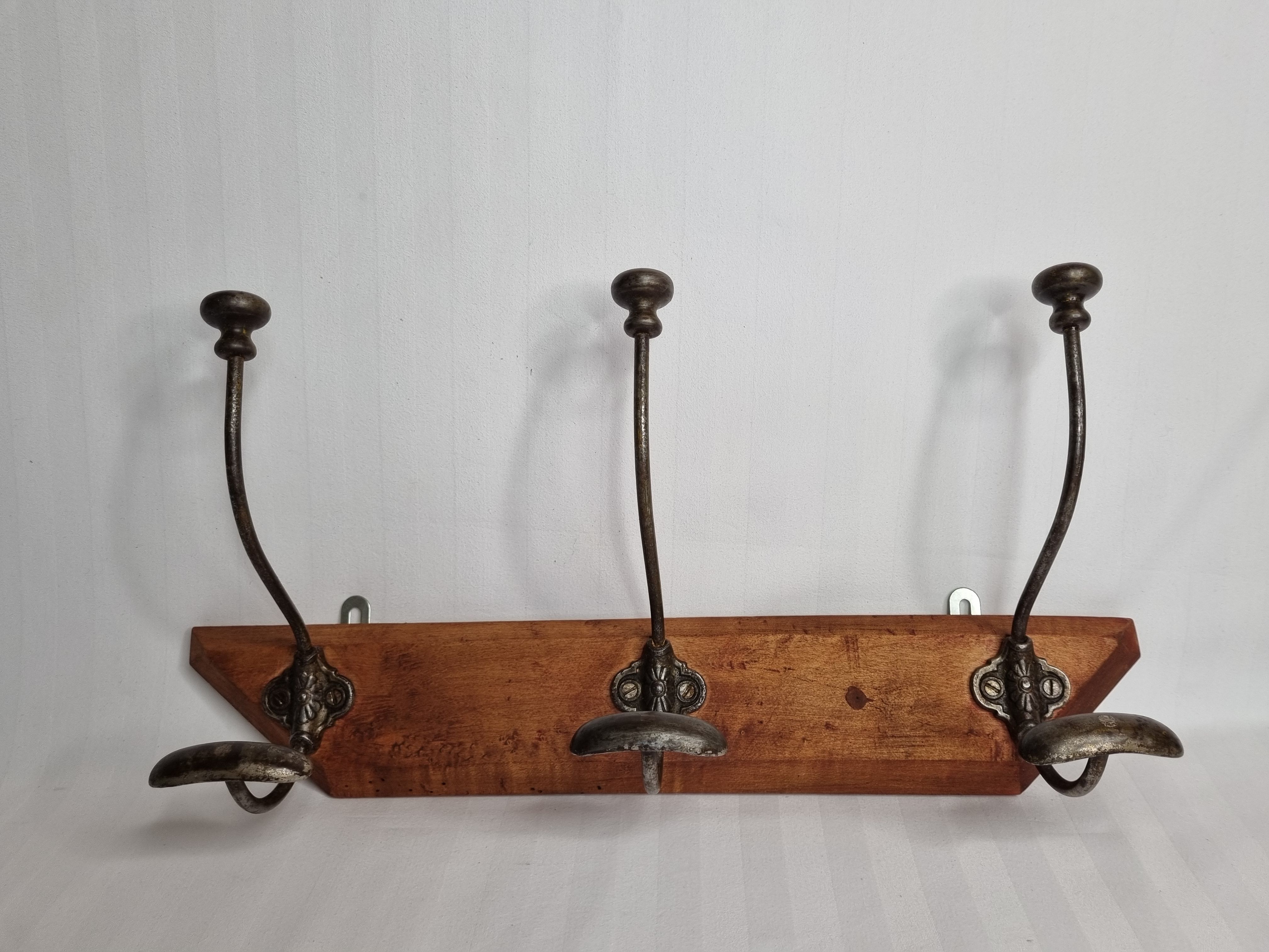 Wall rack "bistro" in metal and wood, 1900, 3 hooks