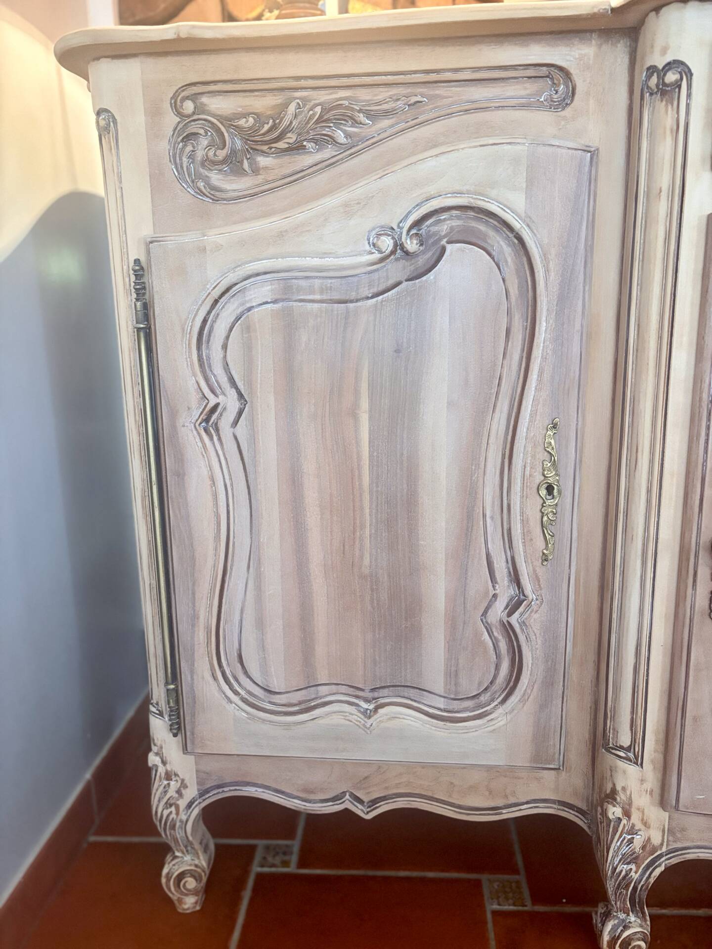 Antique grand buffet in solid oak – Louis XV style – Bleached wood –