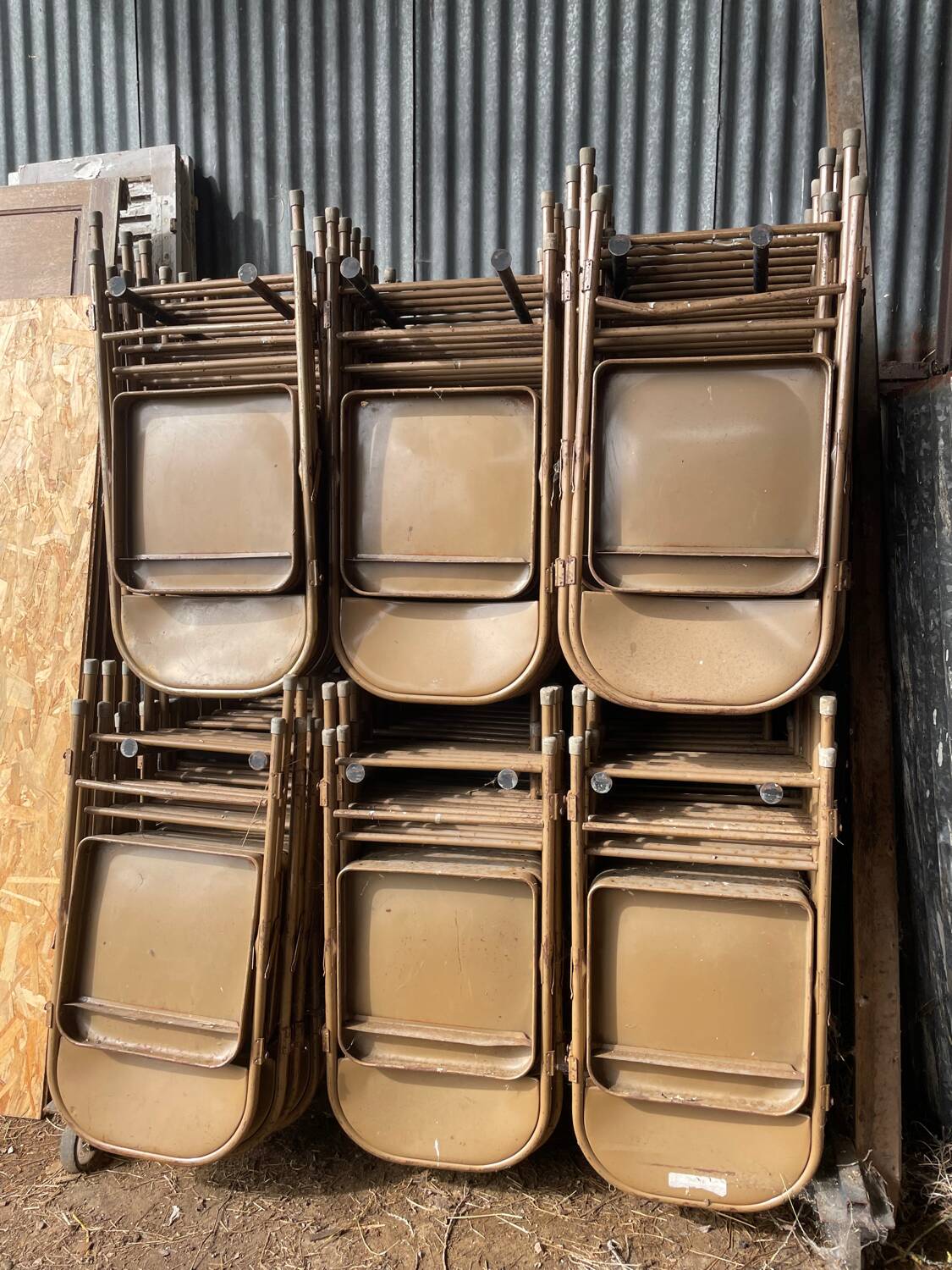 Chaises pliantes en métal