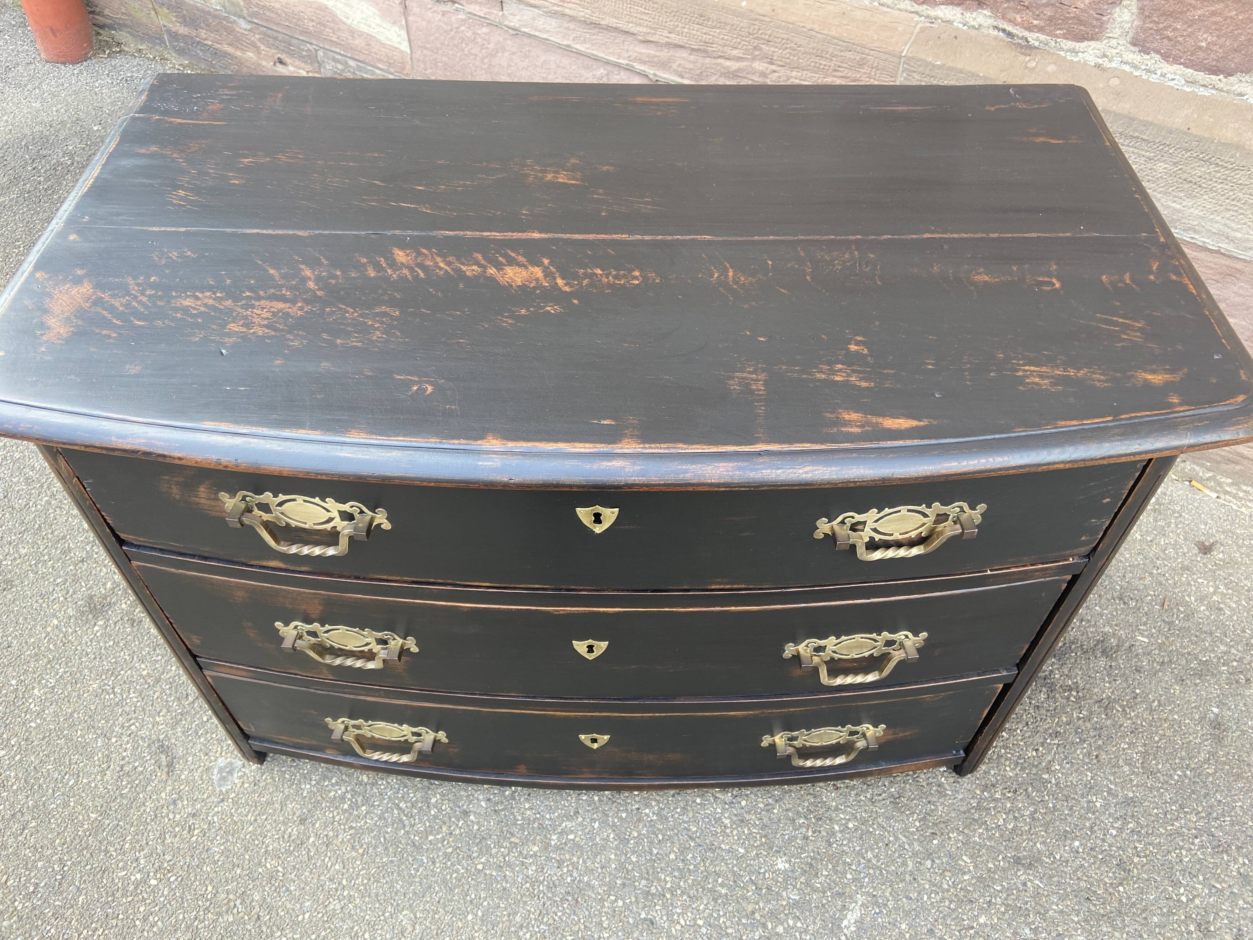 Alsatian curved chest of drawers XVIIIth patinated