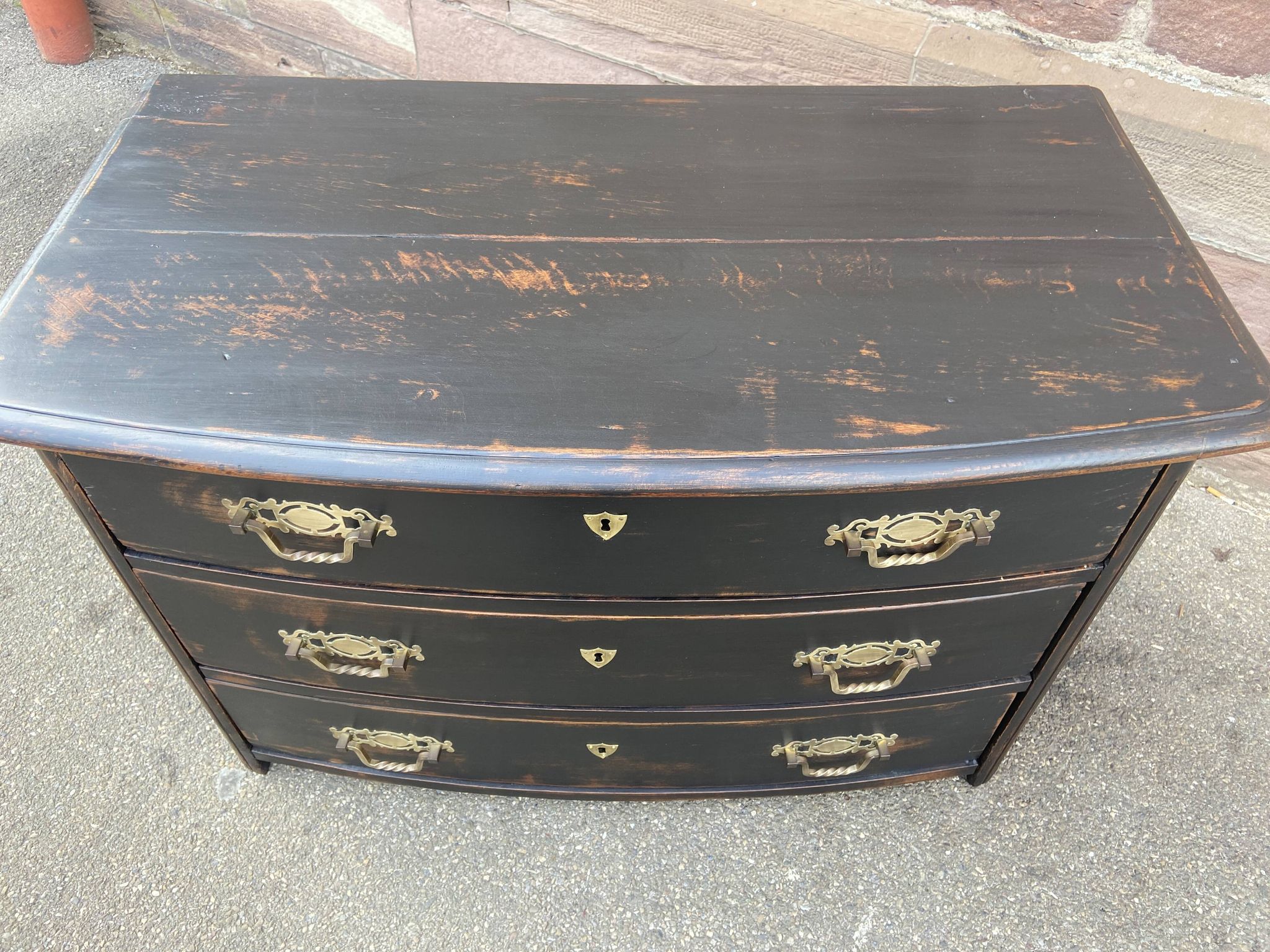 Alsatian curved chest of drawers XVIIIth patinated