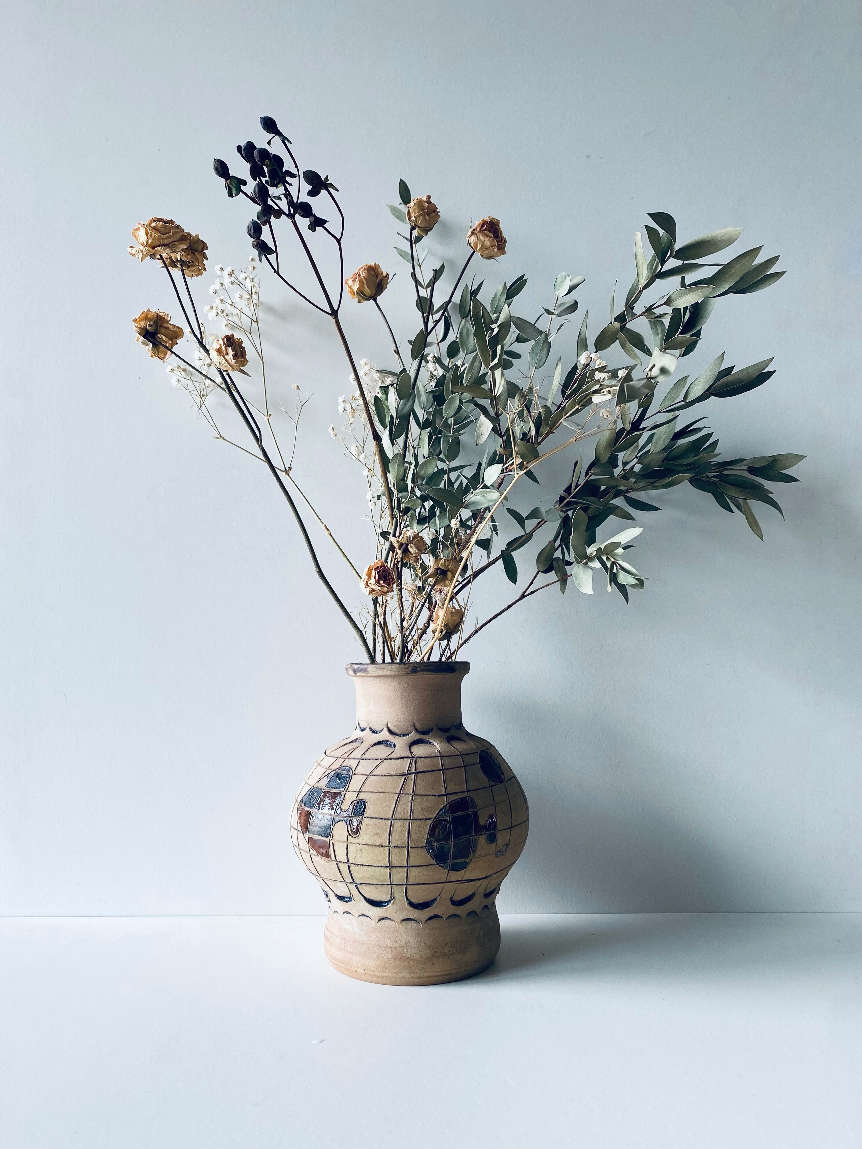 Ceramic vase decoration fish