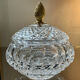 Bonbonnière vintage en cristal ciselé et bronze