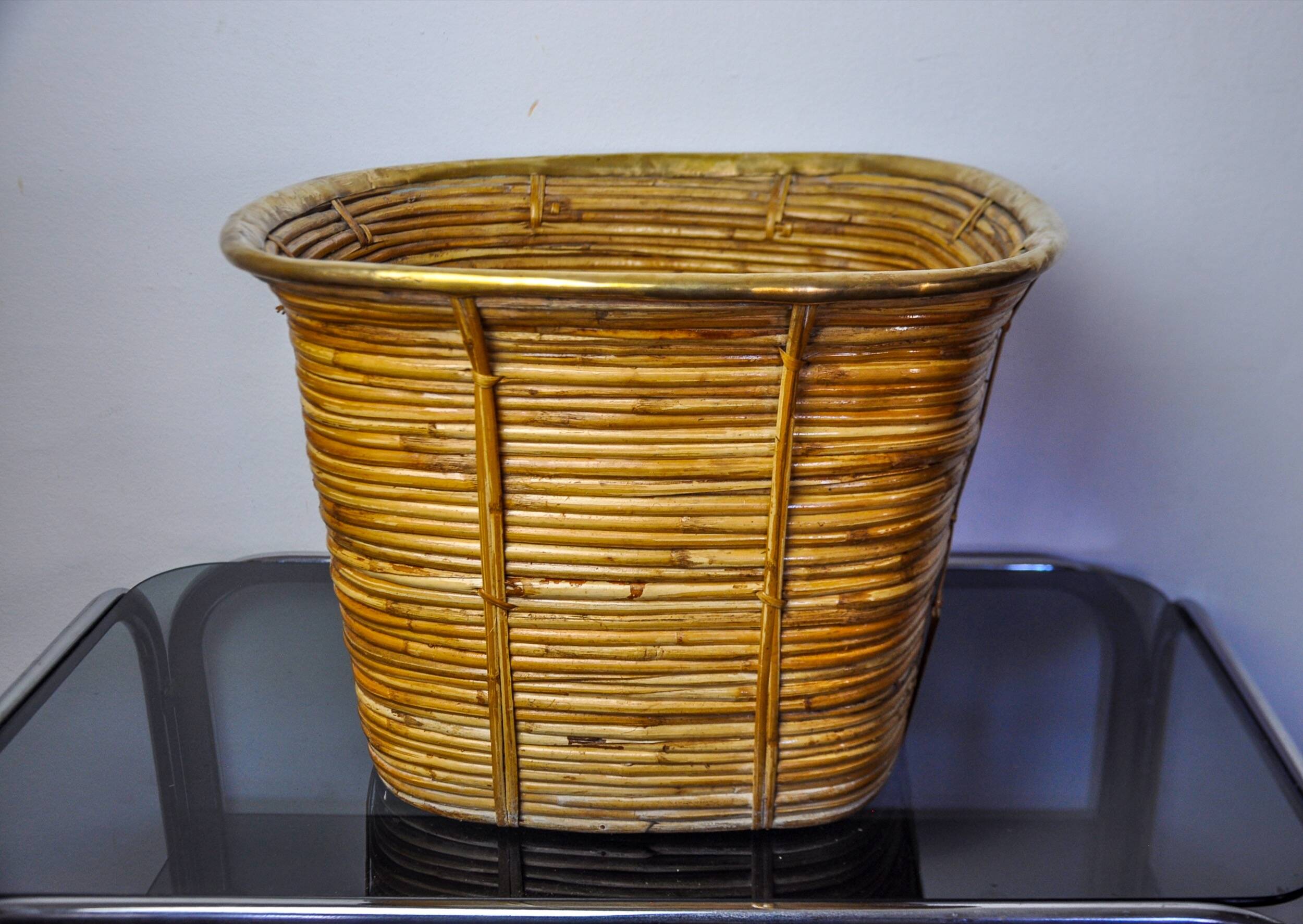 XL basket in rattan and brass, Italy, 1970, 44cm diam