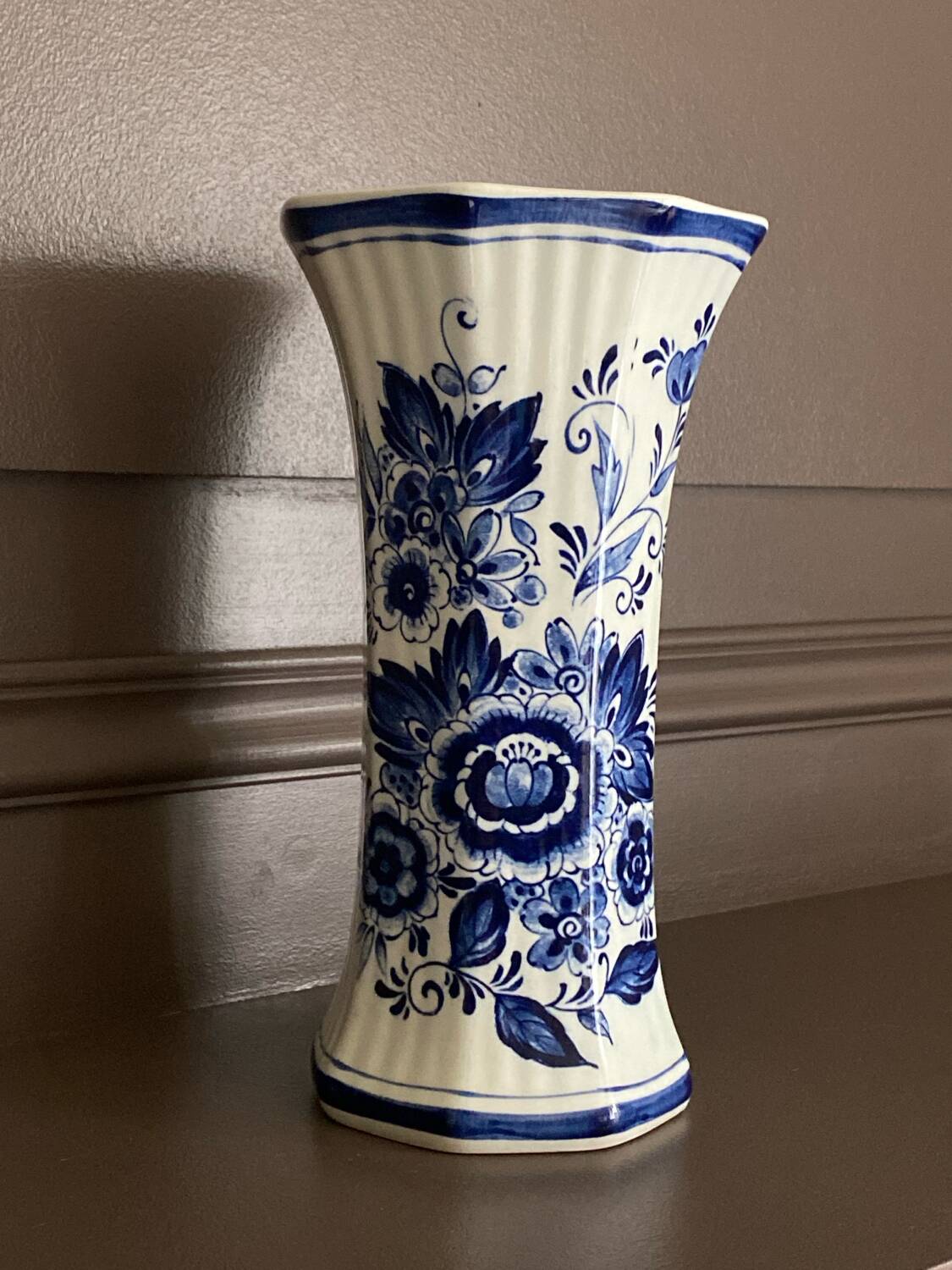 Vintage blue Delfts vase