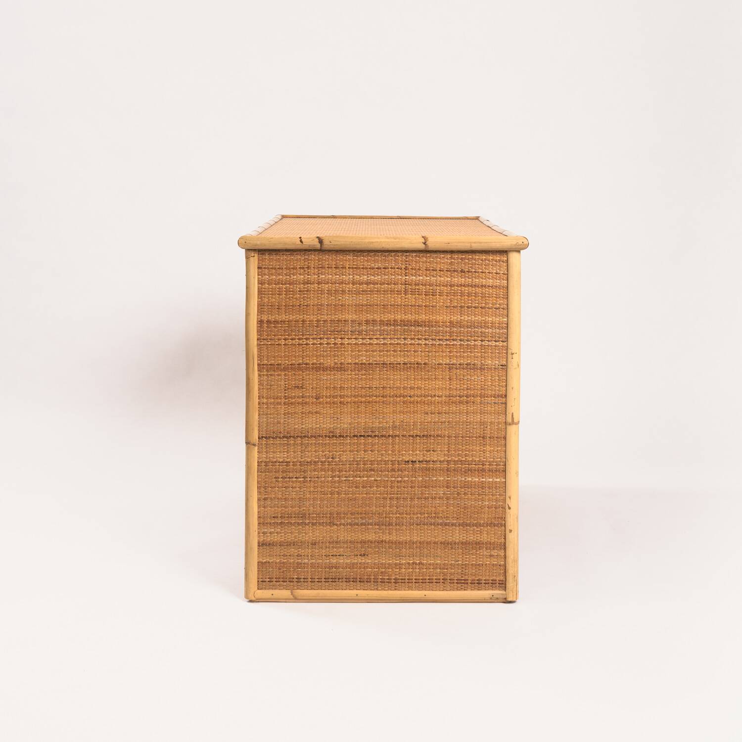 Bureau en rotin tressé et bambou avec charnières en bronze, Italie, années 1960