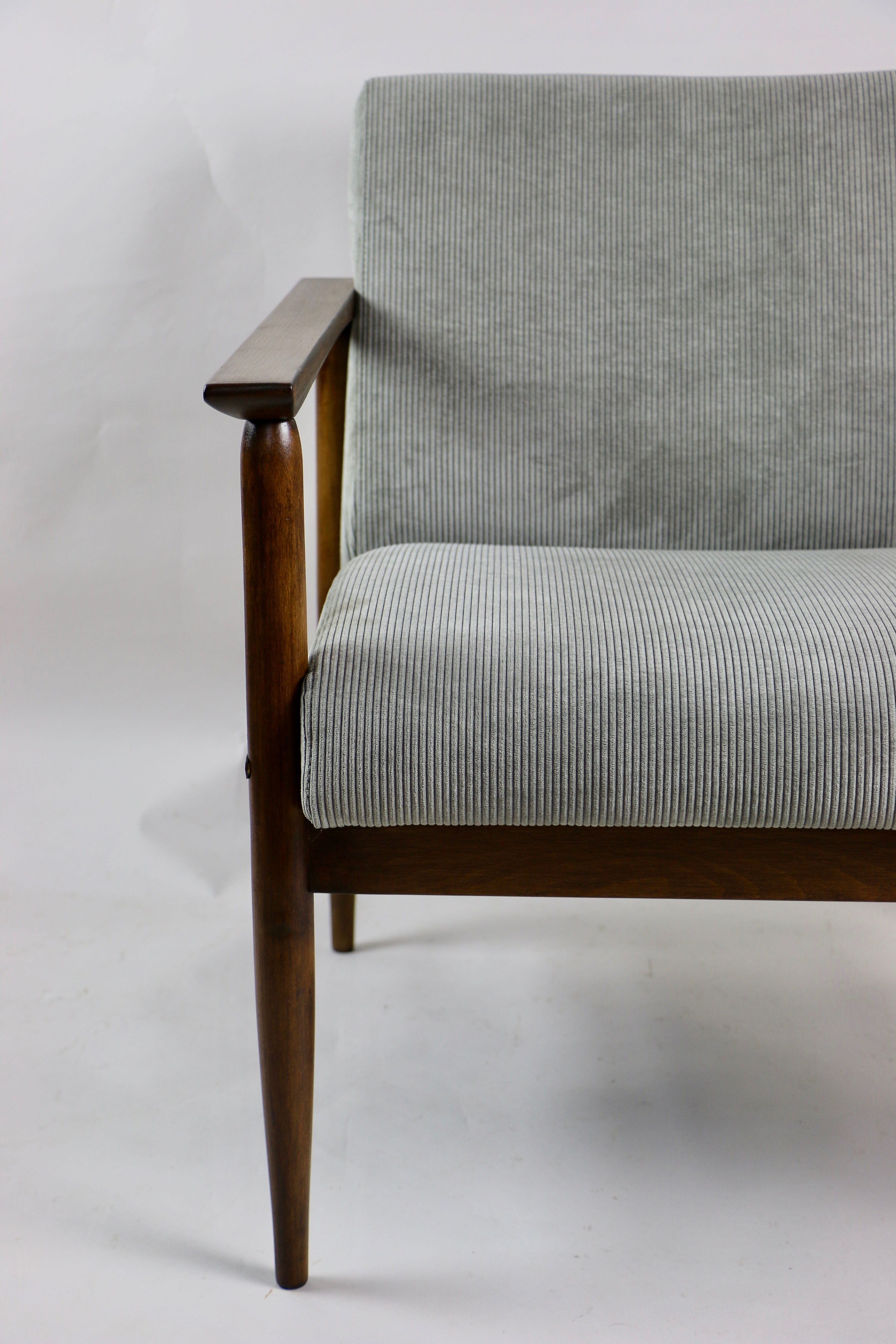 Fauteuil classique en velours côtelé, années 1970