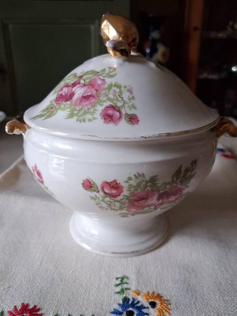 Antique porcelain sweet box from Limoges - William Guérin