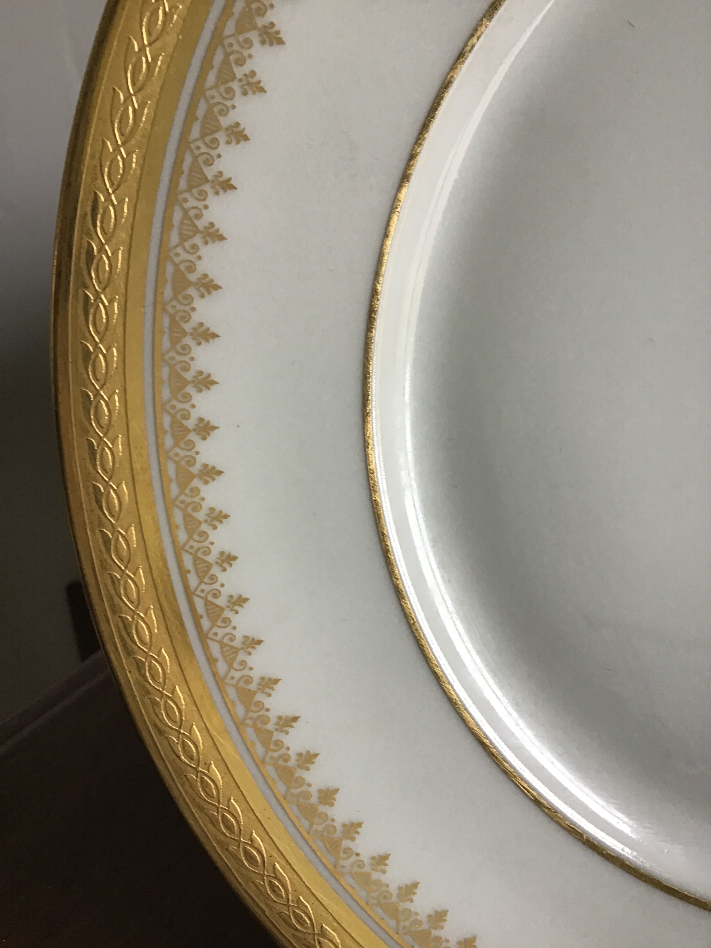 6 flat porcelain plates