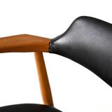 Fauteuil scandinave recouvert de similicuir