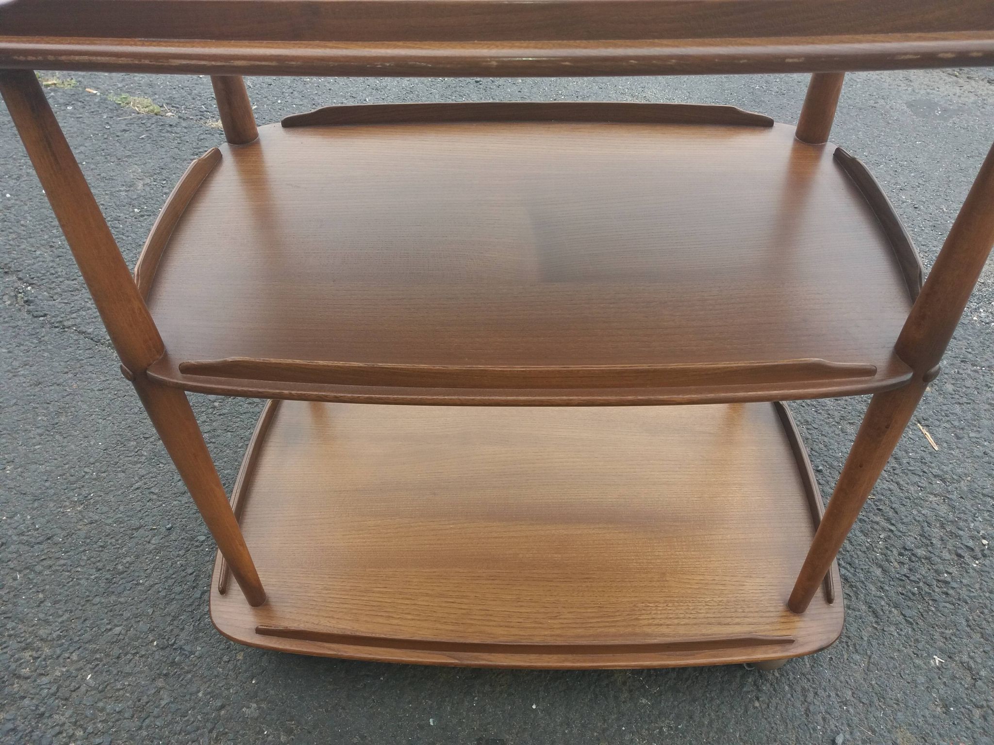 Table desserte bar roulante en orme massif par ercol angleterre vers 1960