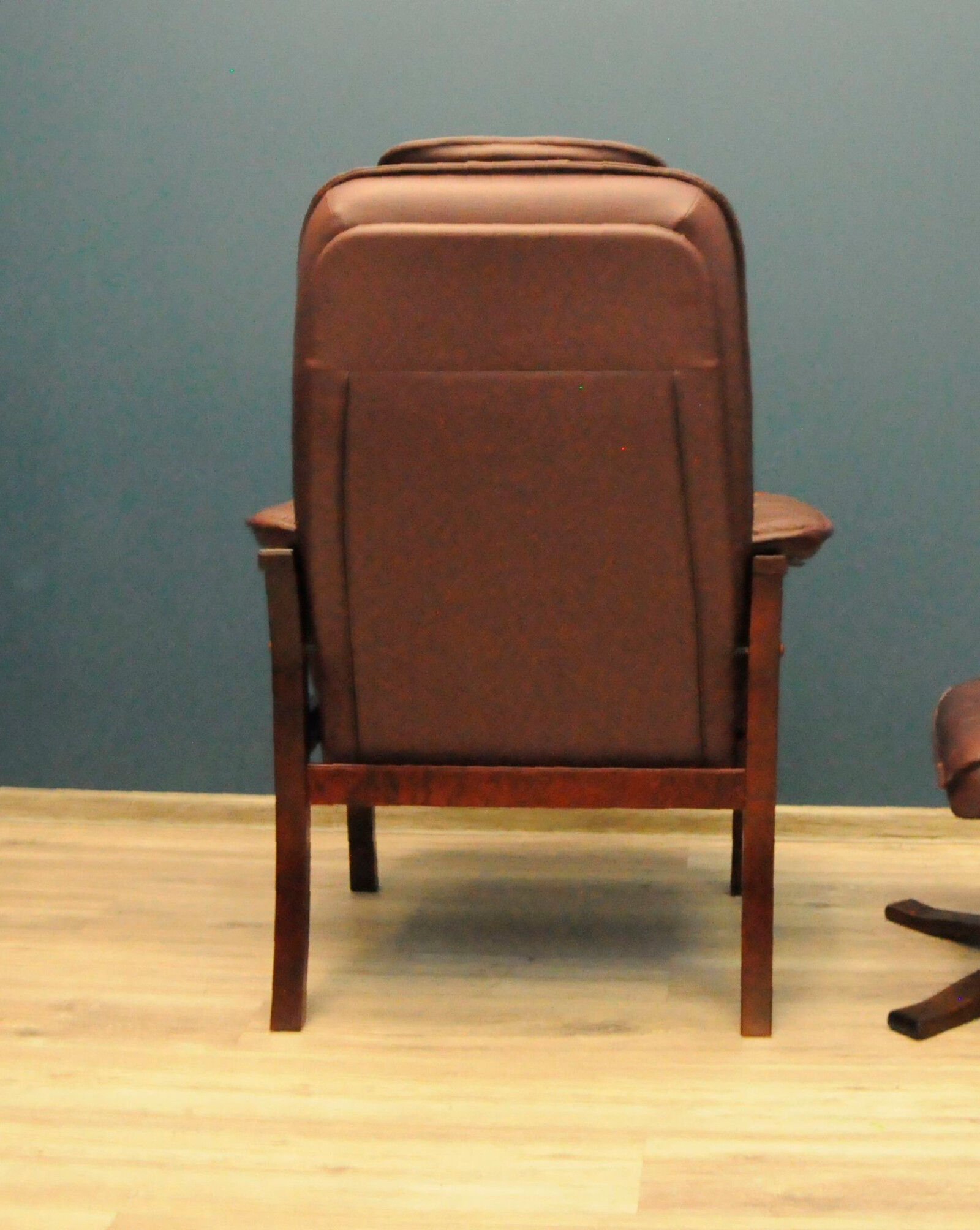 Mobel Team Fold-Out, Scandinavian leather armchair