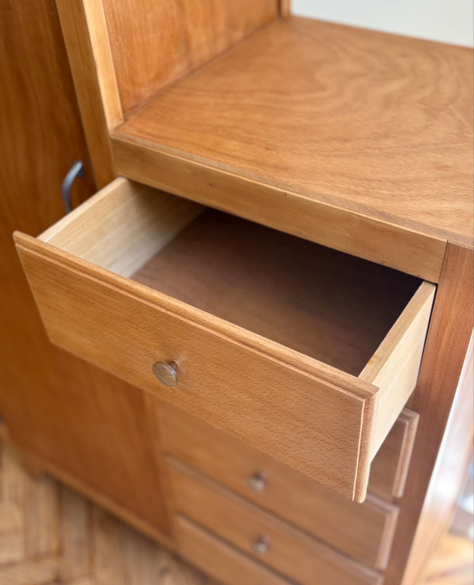 Armoire asymétrique vintage