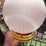 Plafonnier boule en verre rose granité