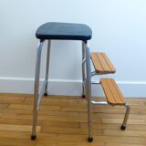 Stepladder walking retractable foot