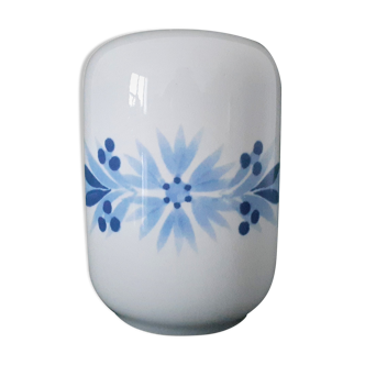 Porcelain pepper shaker with blue patterns