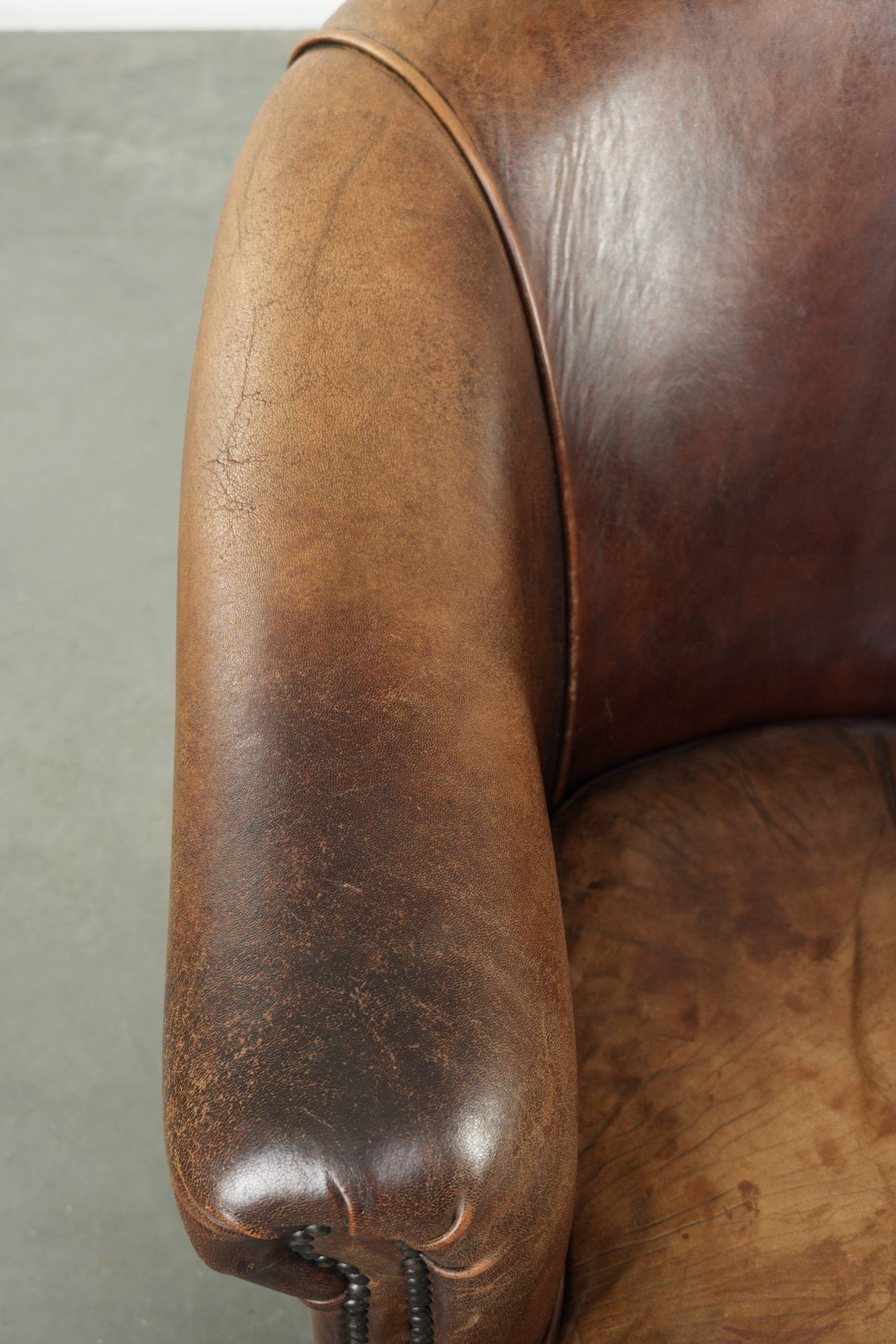 Fauteuil club en cuir de mouton vintage