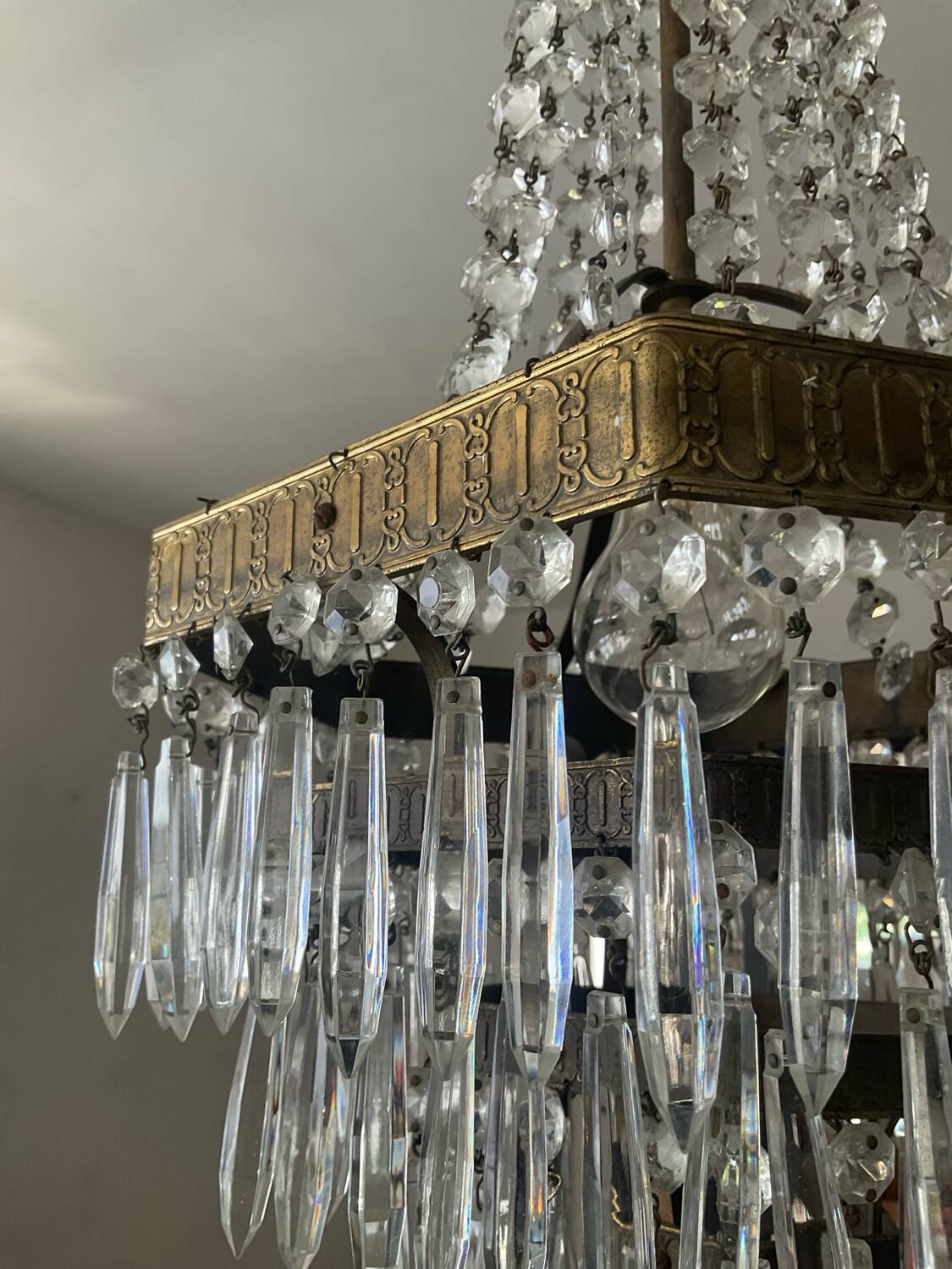 Lustre Montgolfière en laiton et pampilles
