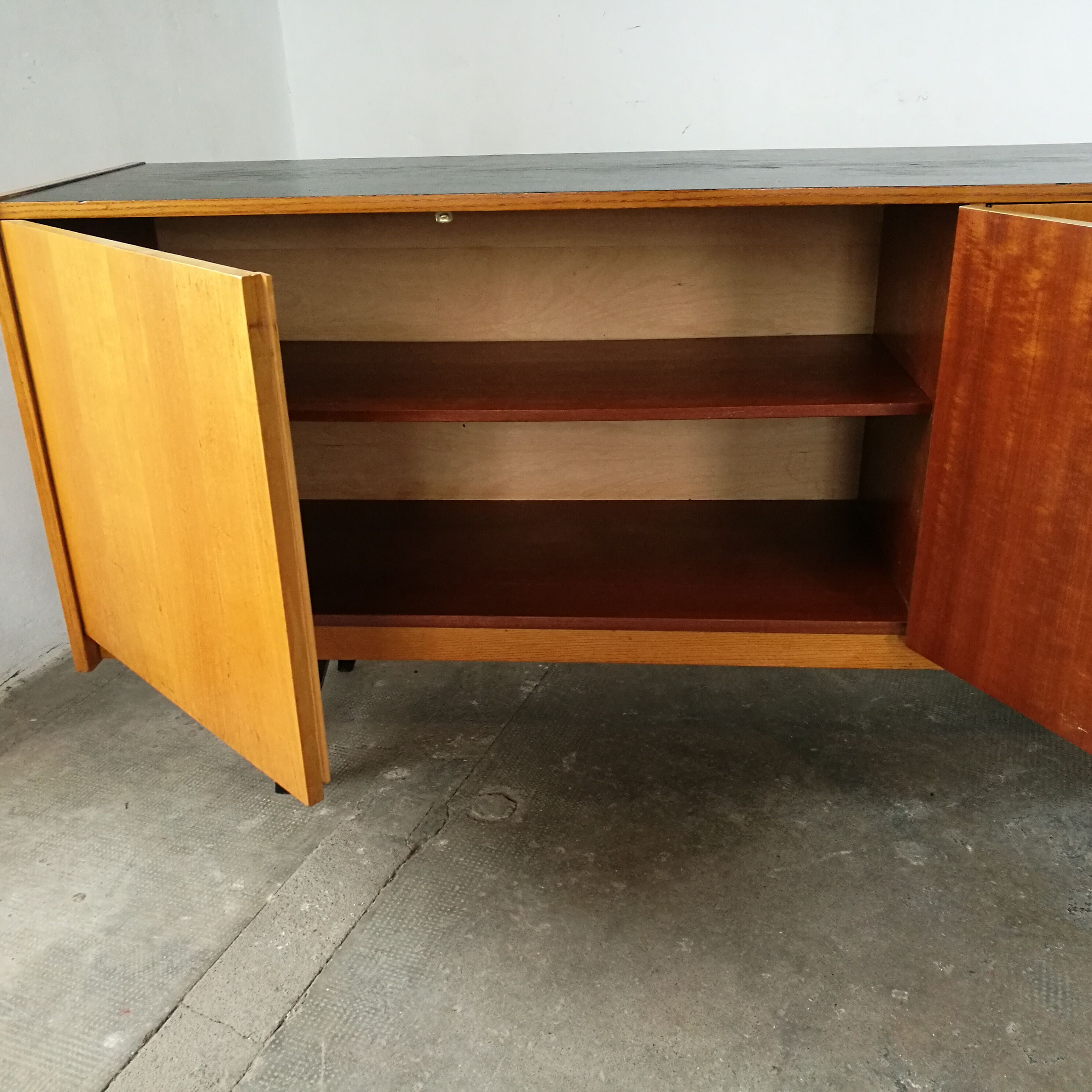 Vintage line in blond wood