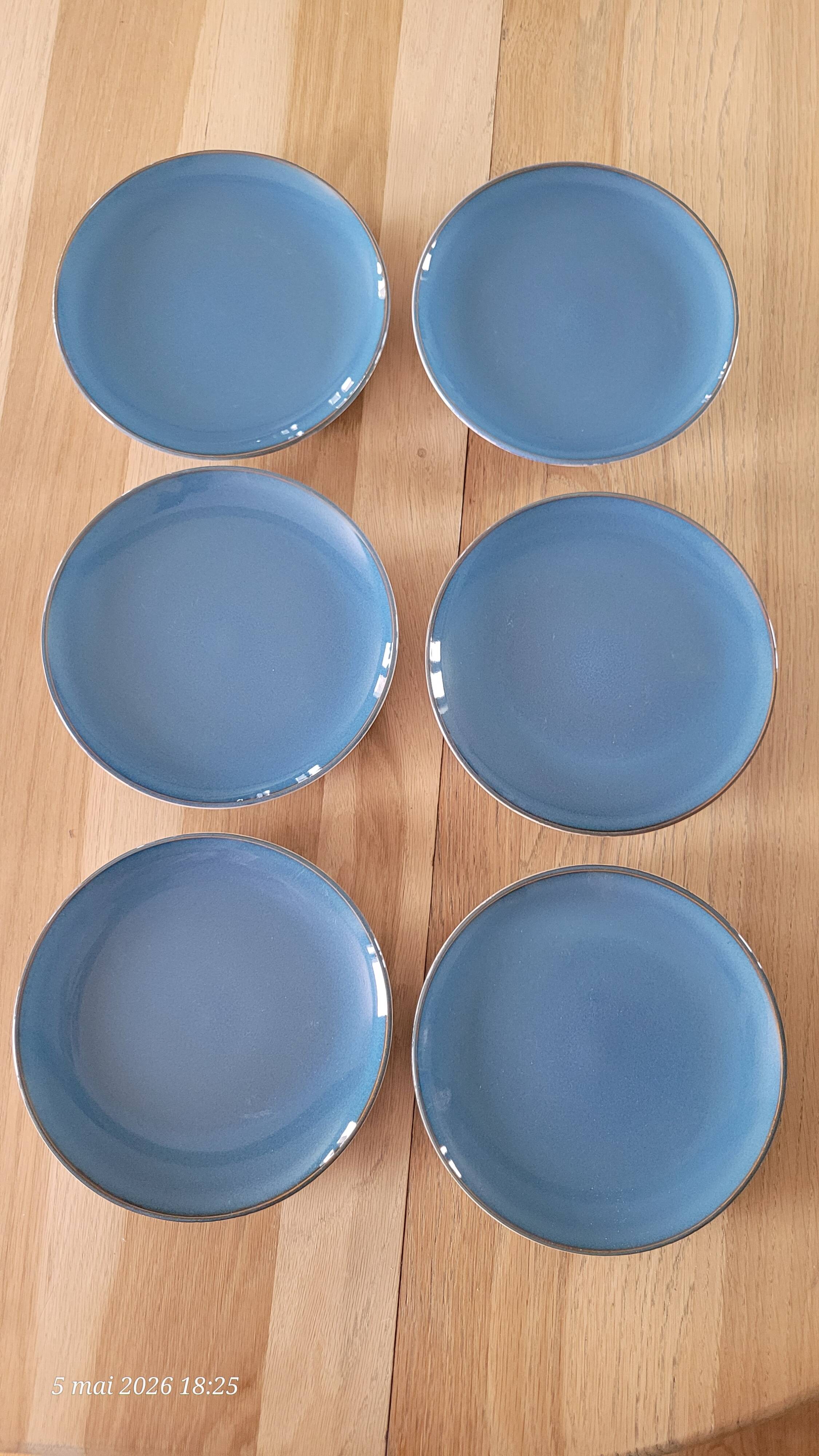 6 blue dessert plates