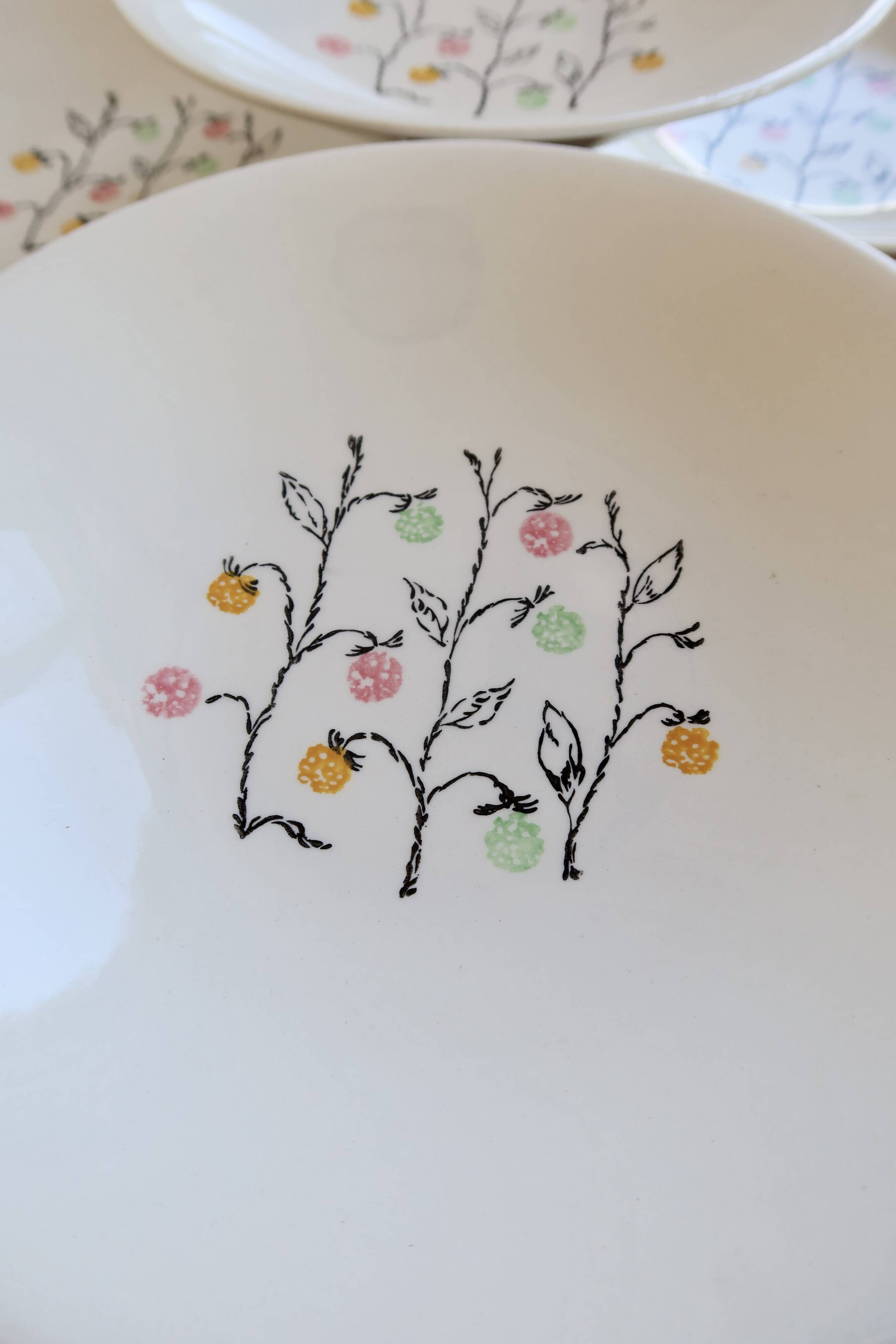 Vintage deep plates in Gien earthenware, model Marie-Claire.