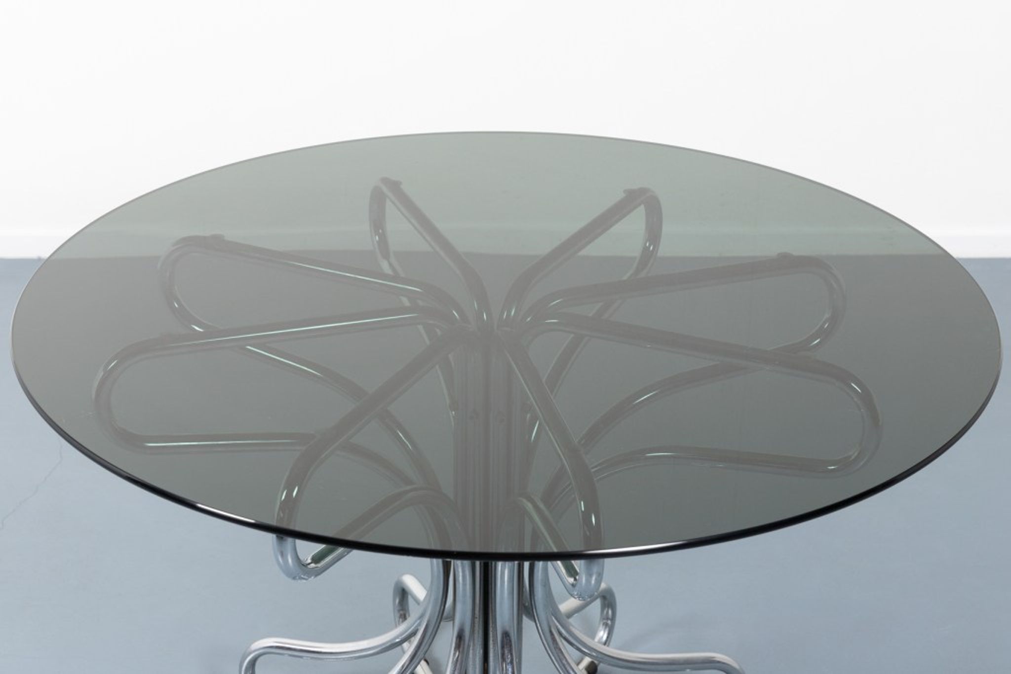 Sculptural Italian design table from the 1970s
