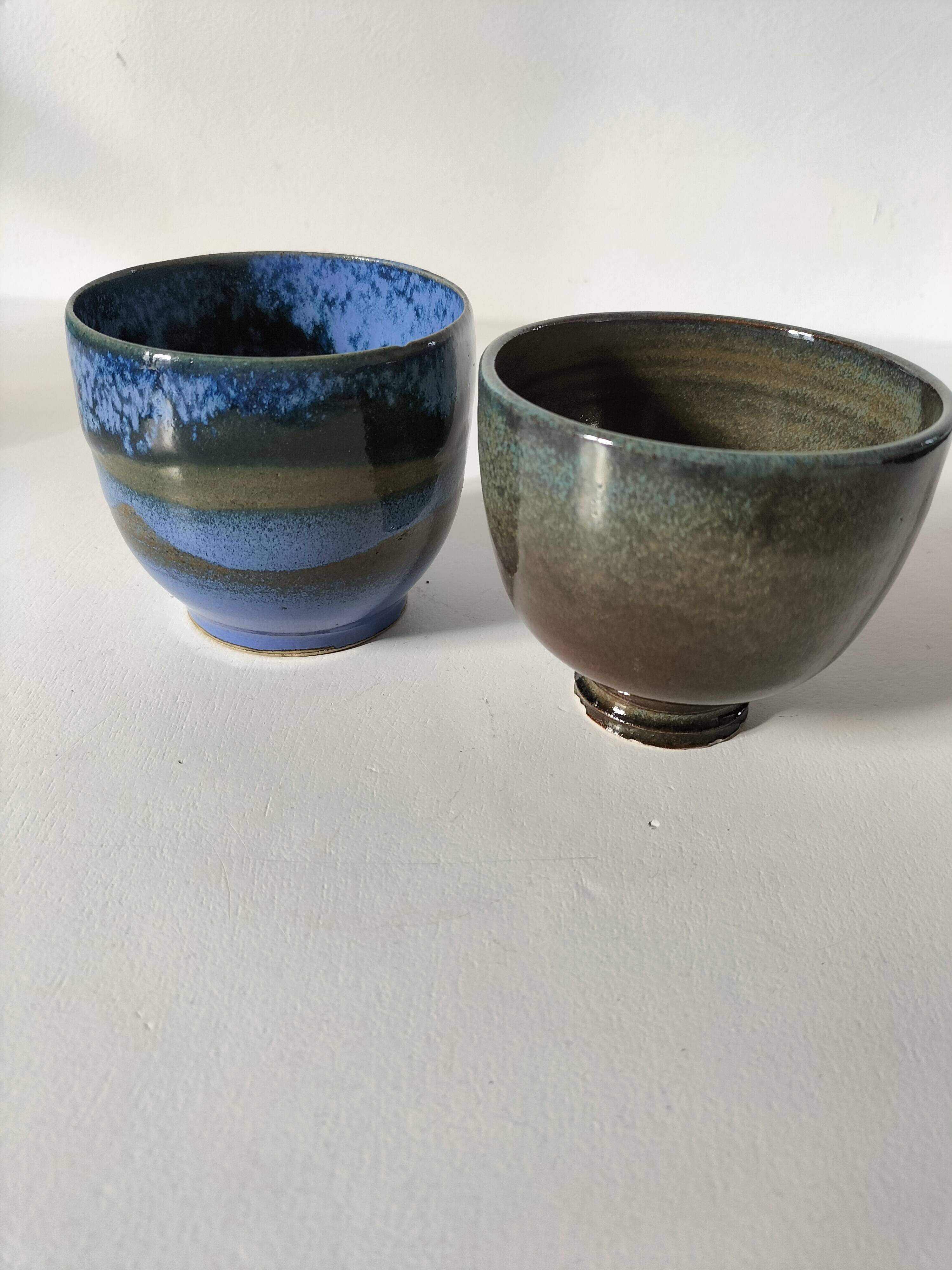 Duo de gobelets en grès émaillé bleu et vert