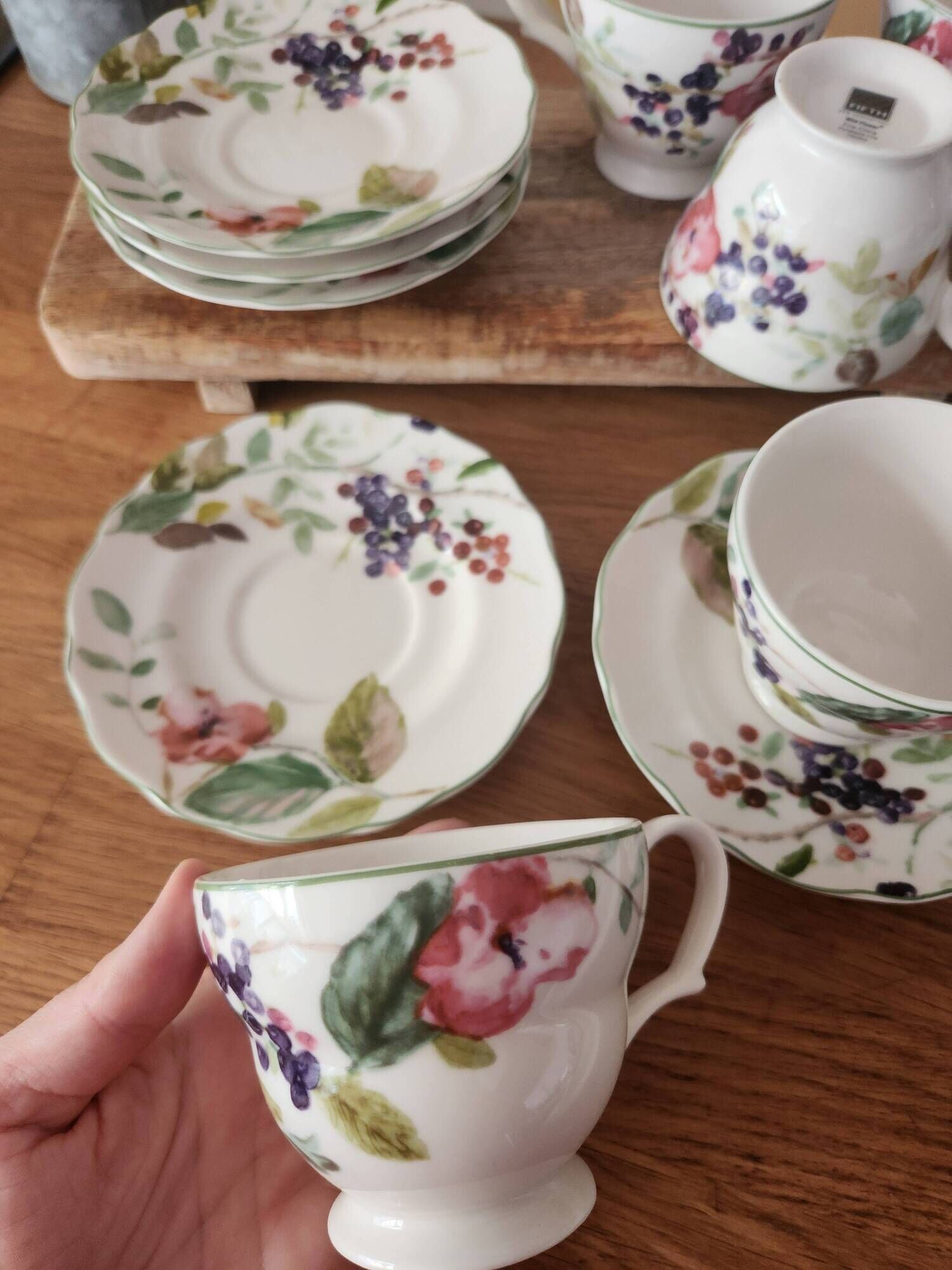 Set of fine porcelain tea cups & saucers 222 FIFTH "Wild Flower"