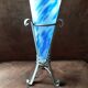 Vase opaline bleu  marbré  sur socle métal
