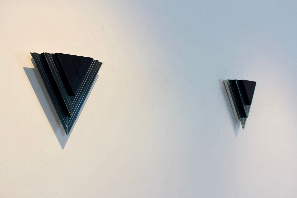 Appliques triangulaires hollandais modernes de mur de verre et d’acier