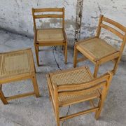 Série de 4 chaises vintage en pin assise cannage
