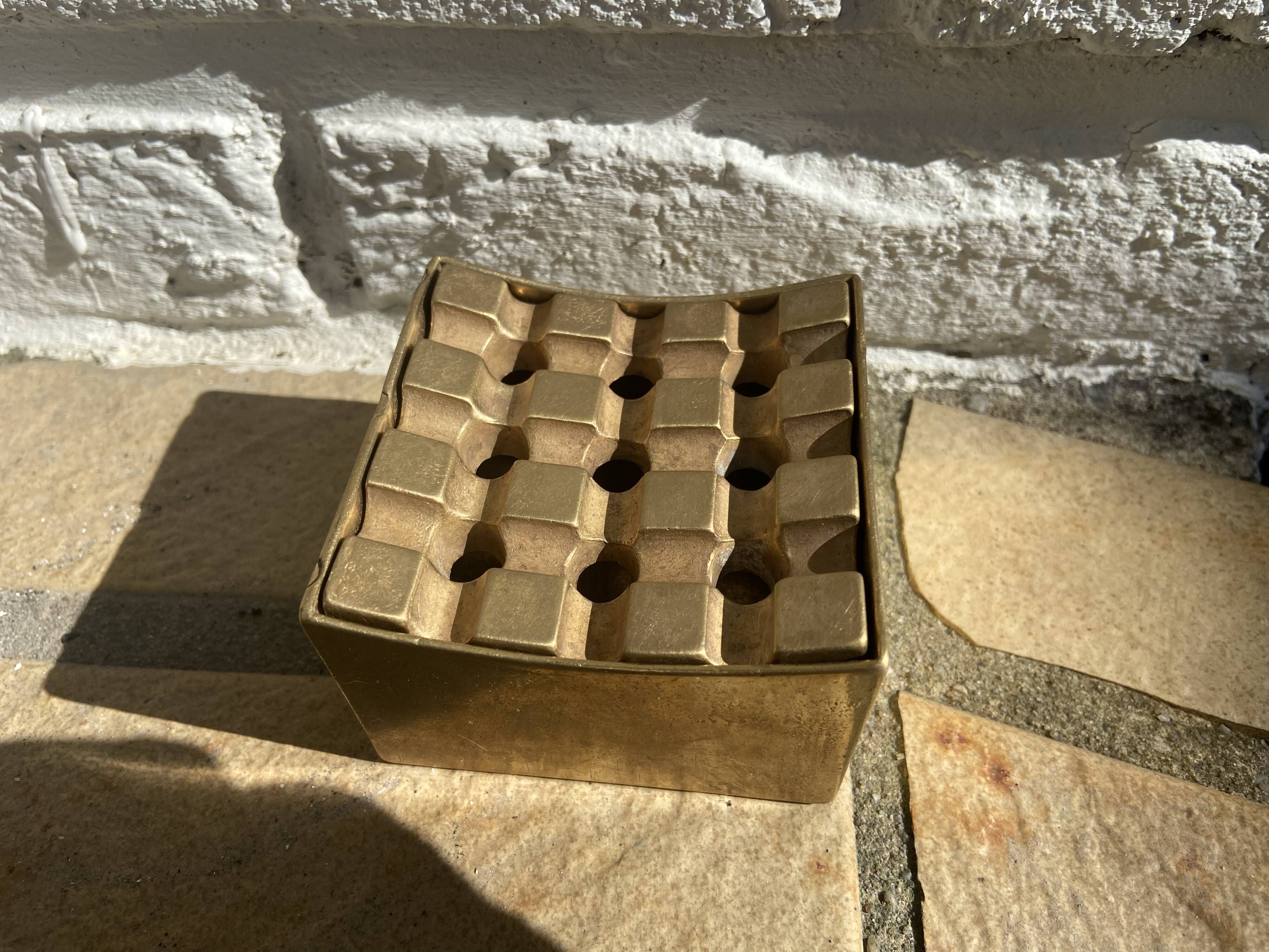 Ultimate style ashtray