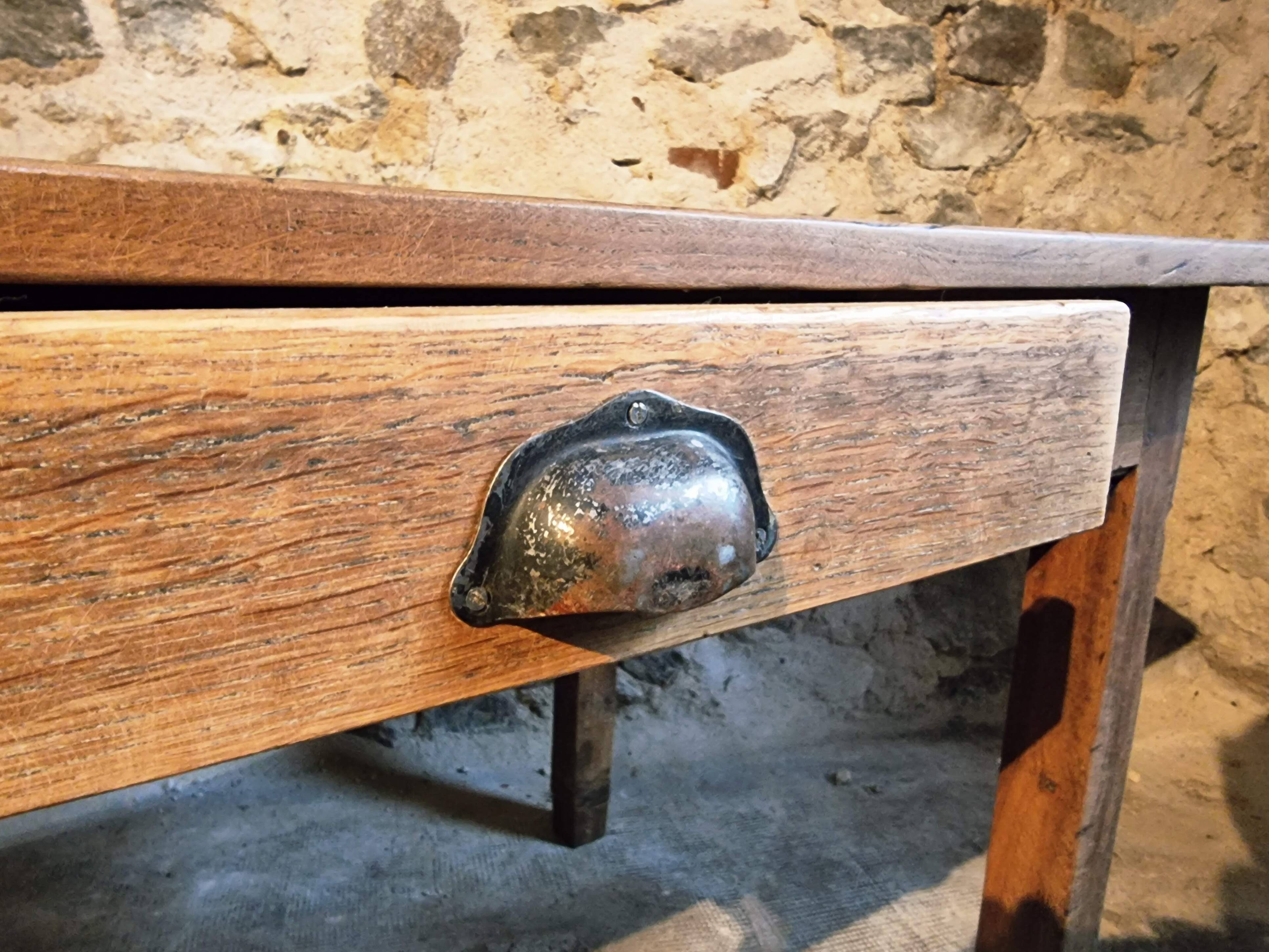 Table de ferme française ancienne en chêne avec deux tiroirs — XIXe siècle