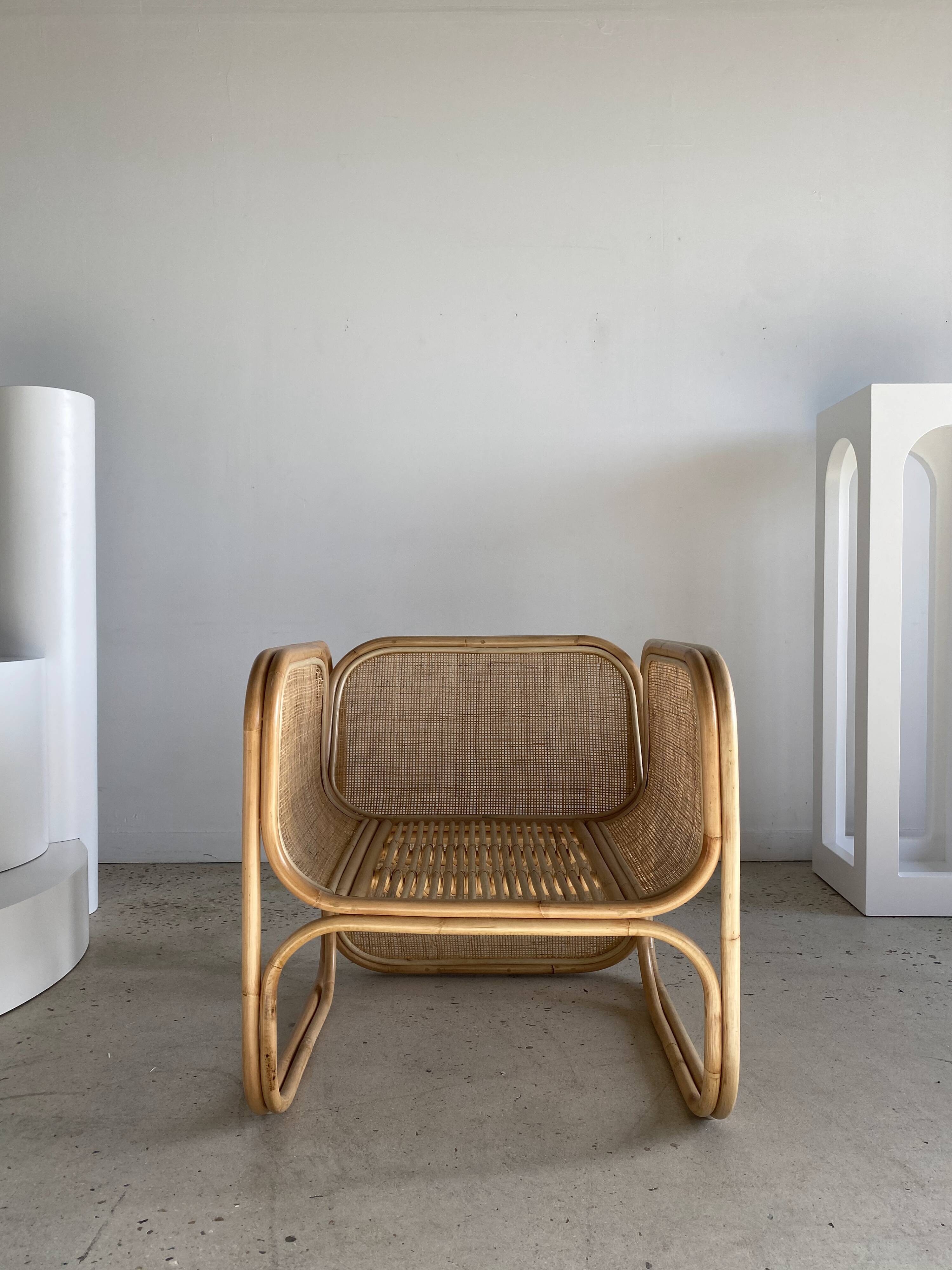 Amsterdam rattan armchair with U-shaped armrest, squared canework