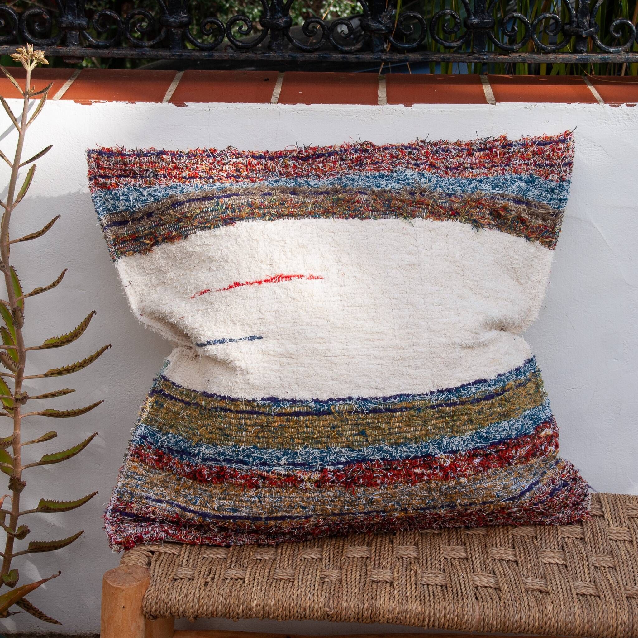 Housse de coussin artisanale en coton recyclé tissé main