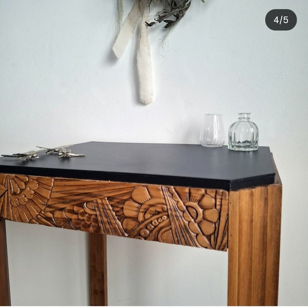 Pretty Art Deco console.