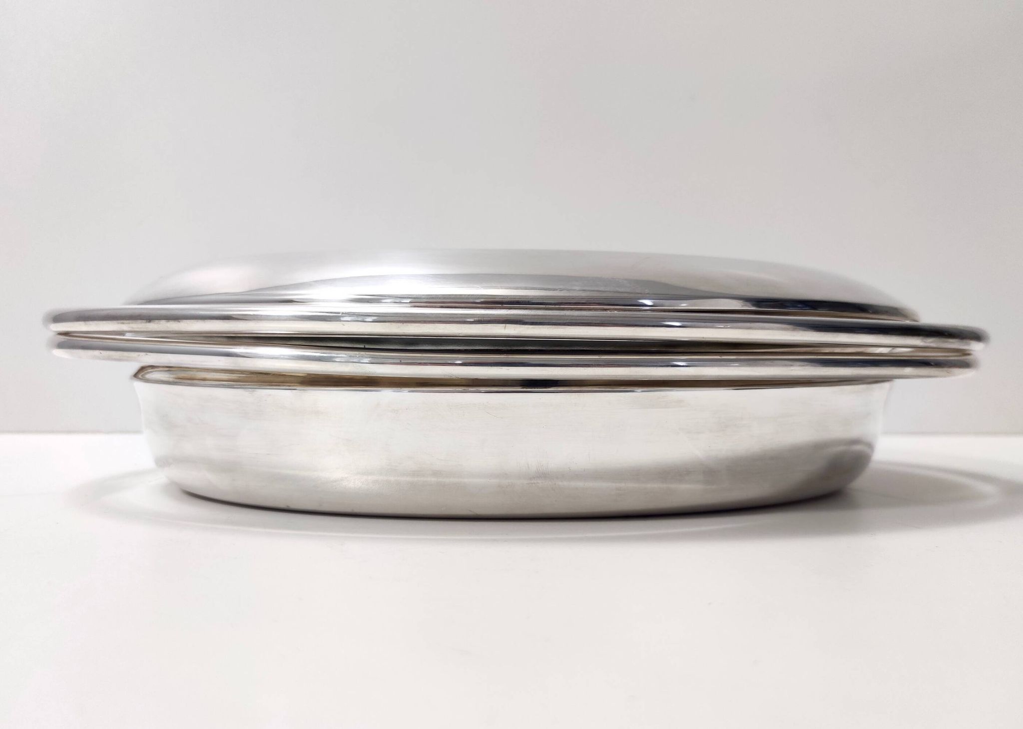 Plat à chevreuil en métal argenté avec cocotte en verre Pyrex de Sabattini, Italie