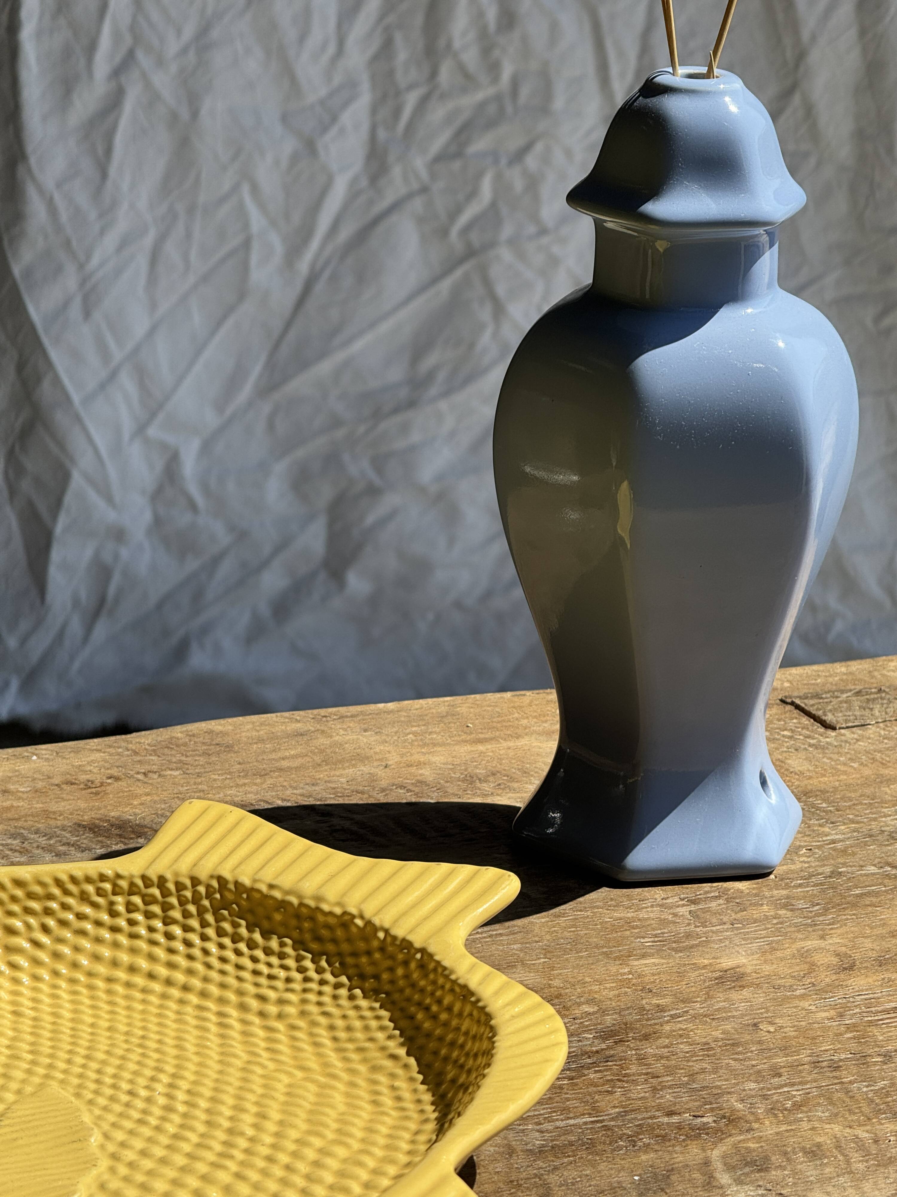 Yellow fish-shaped dish L38