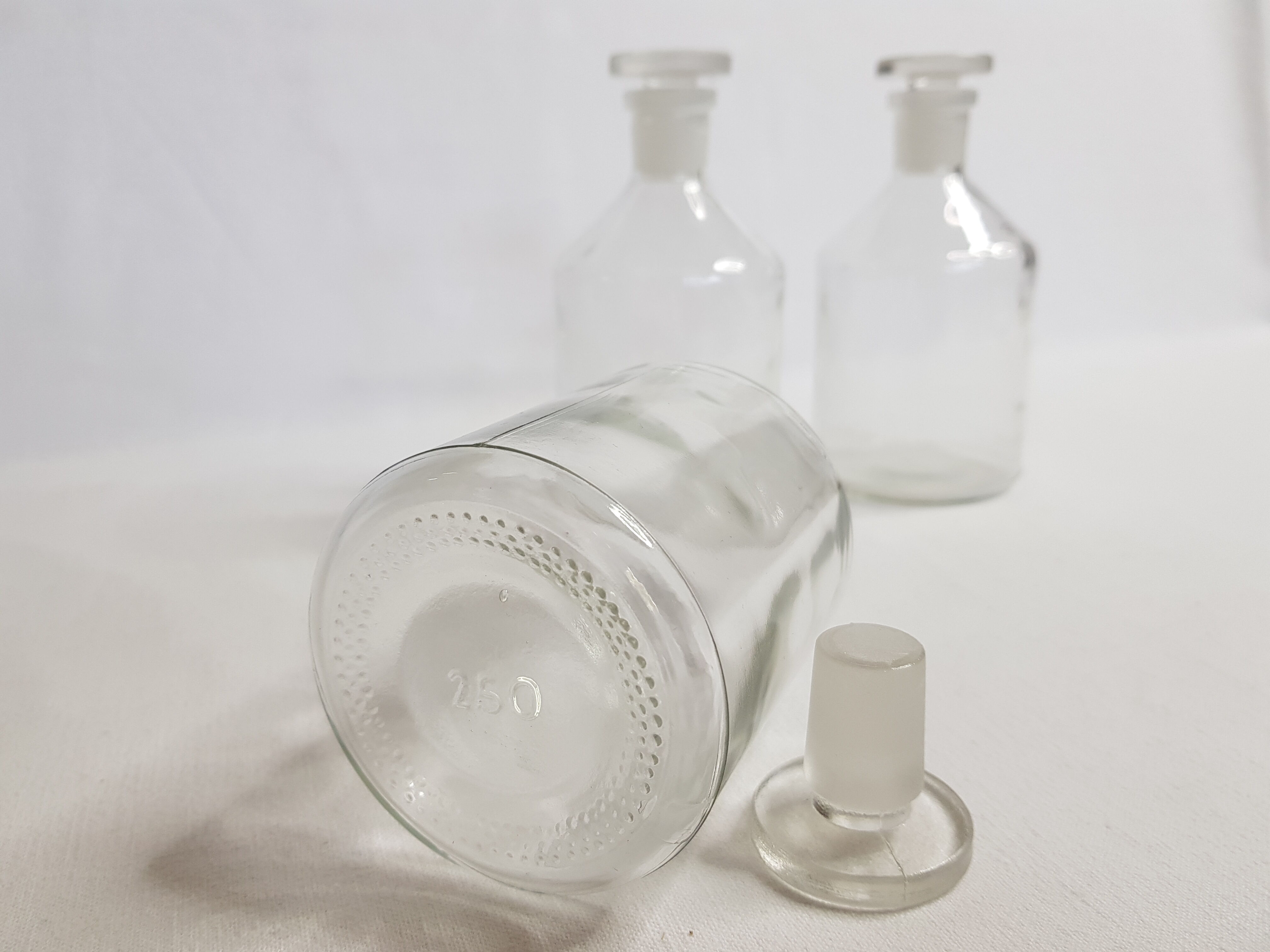 Ensemble de trois flacons de laboratoire pharmacie 250 ml