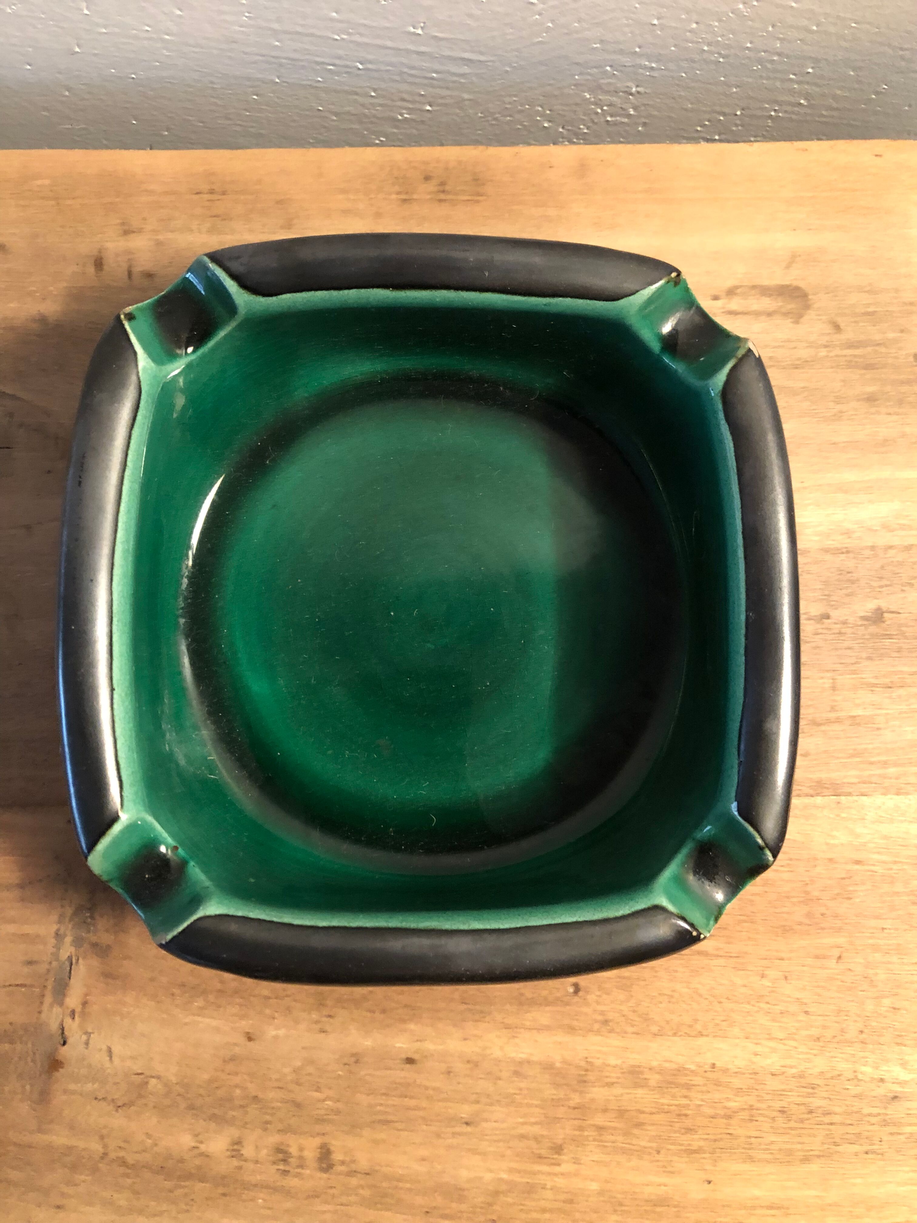 Enamelled ceramic ashtray