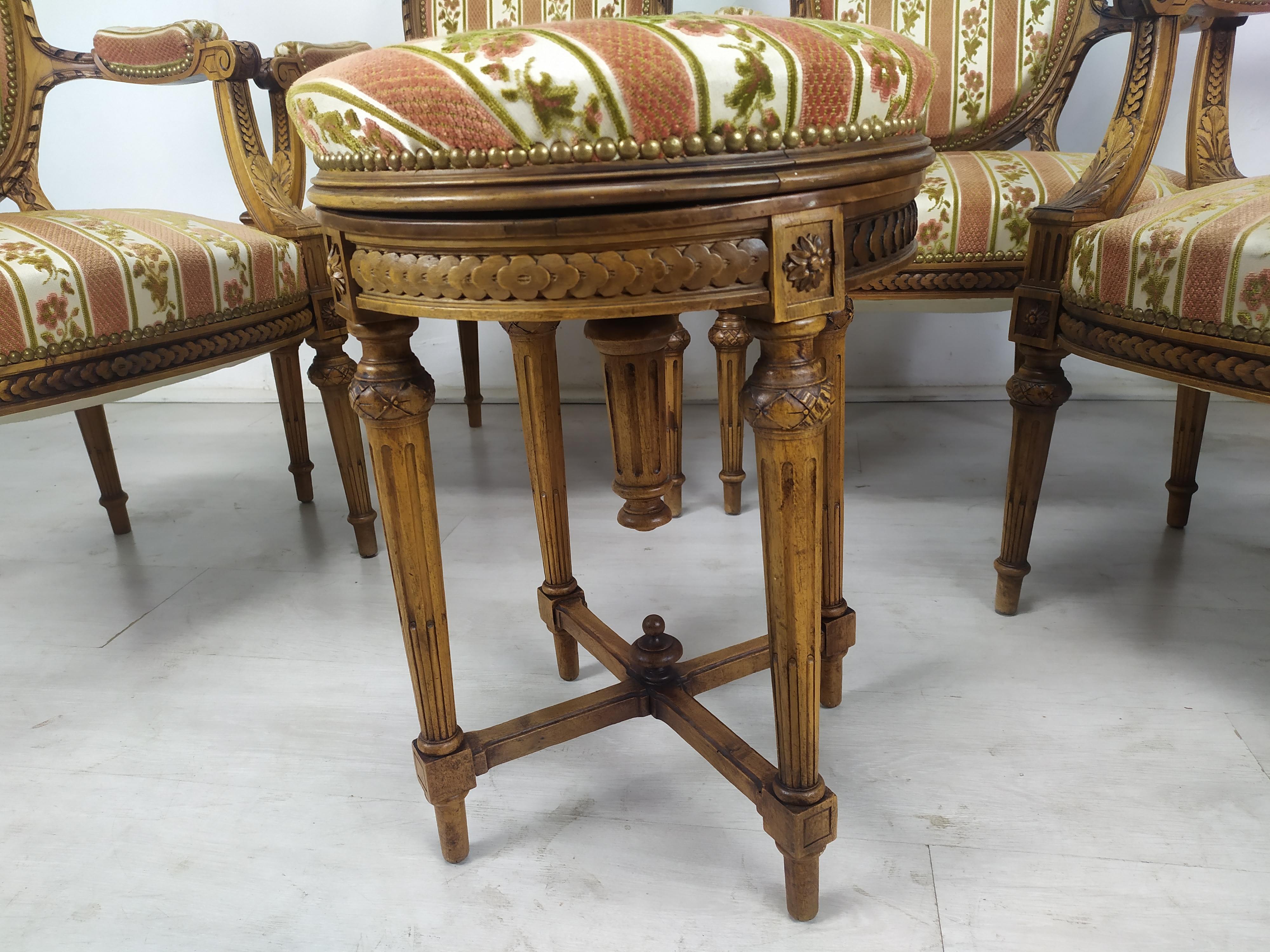 Lounge armchairs bench medallion