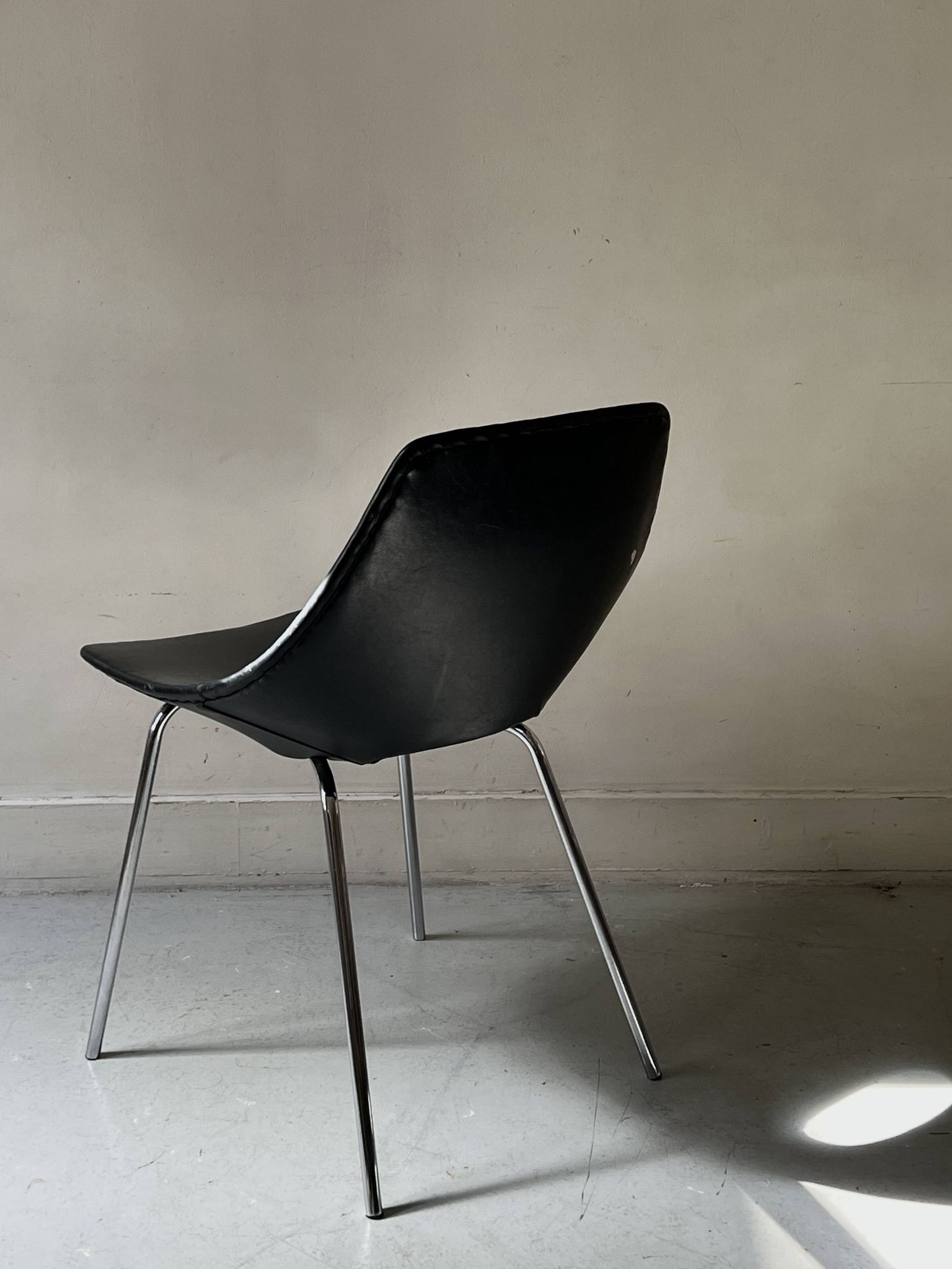 Barrel chair in black leather & chrome by Guariche for Steiner France 1970