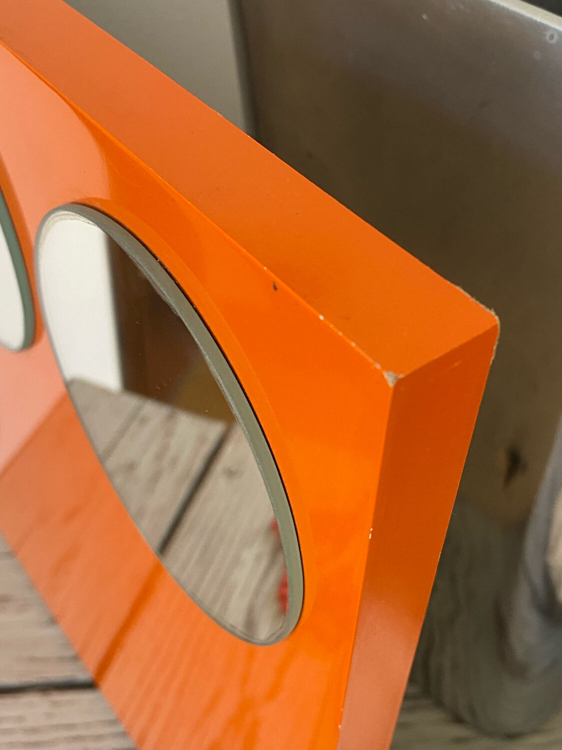 Miroir de type Space Age