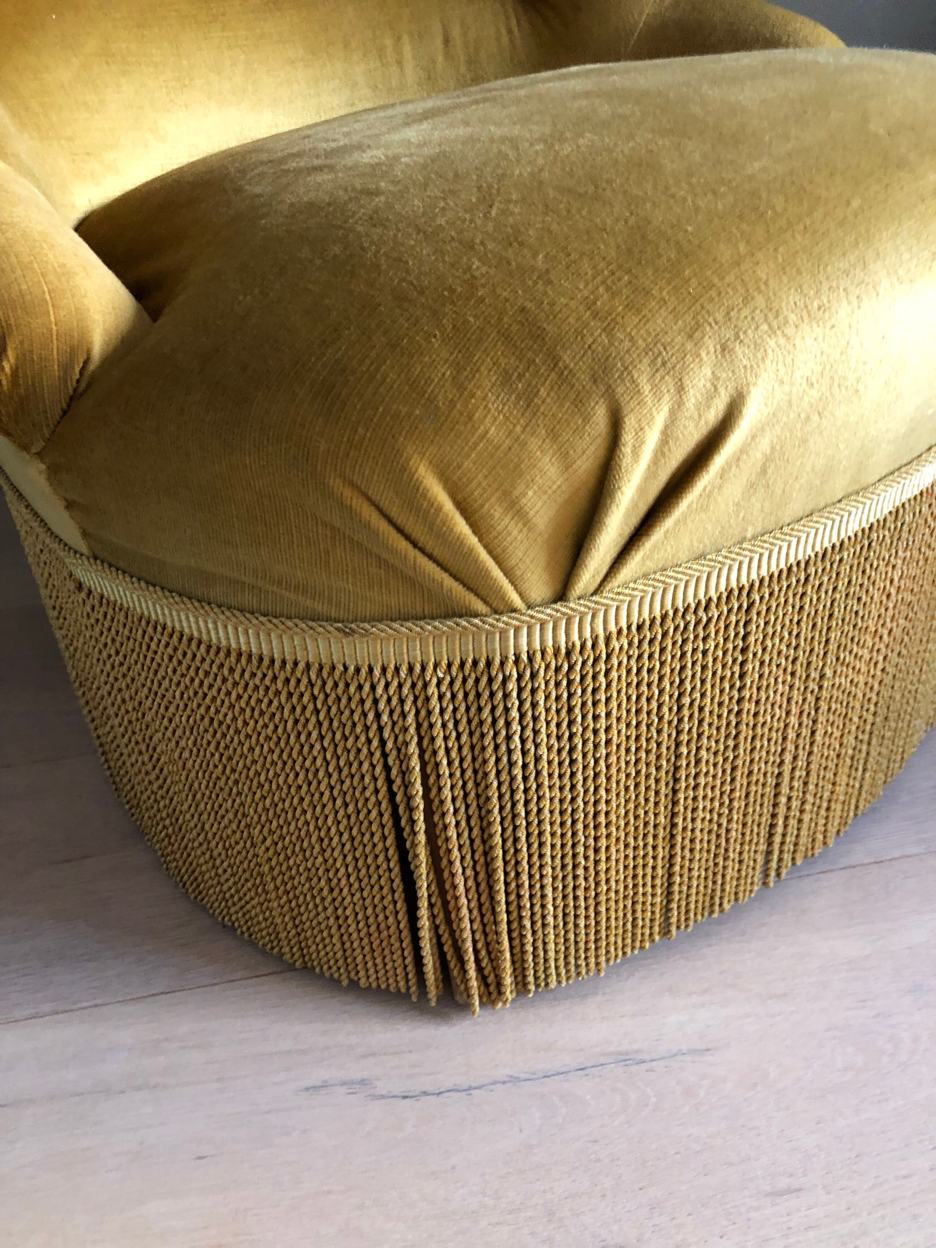 Fauteuil crapaud à franges vintage