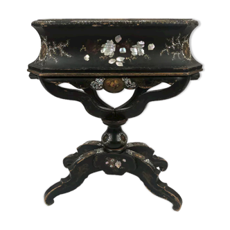 Blackened wooden planter decorated with flowers in medallions and mother-of-pearl burgauty, Napoleon III