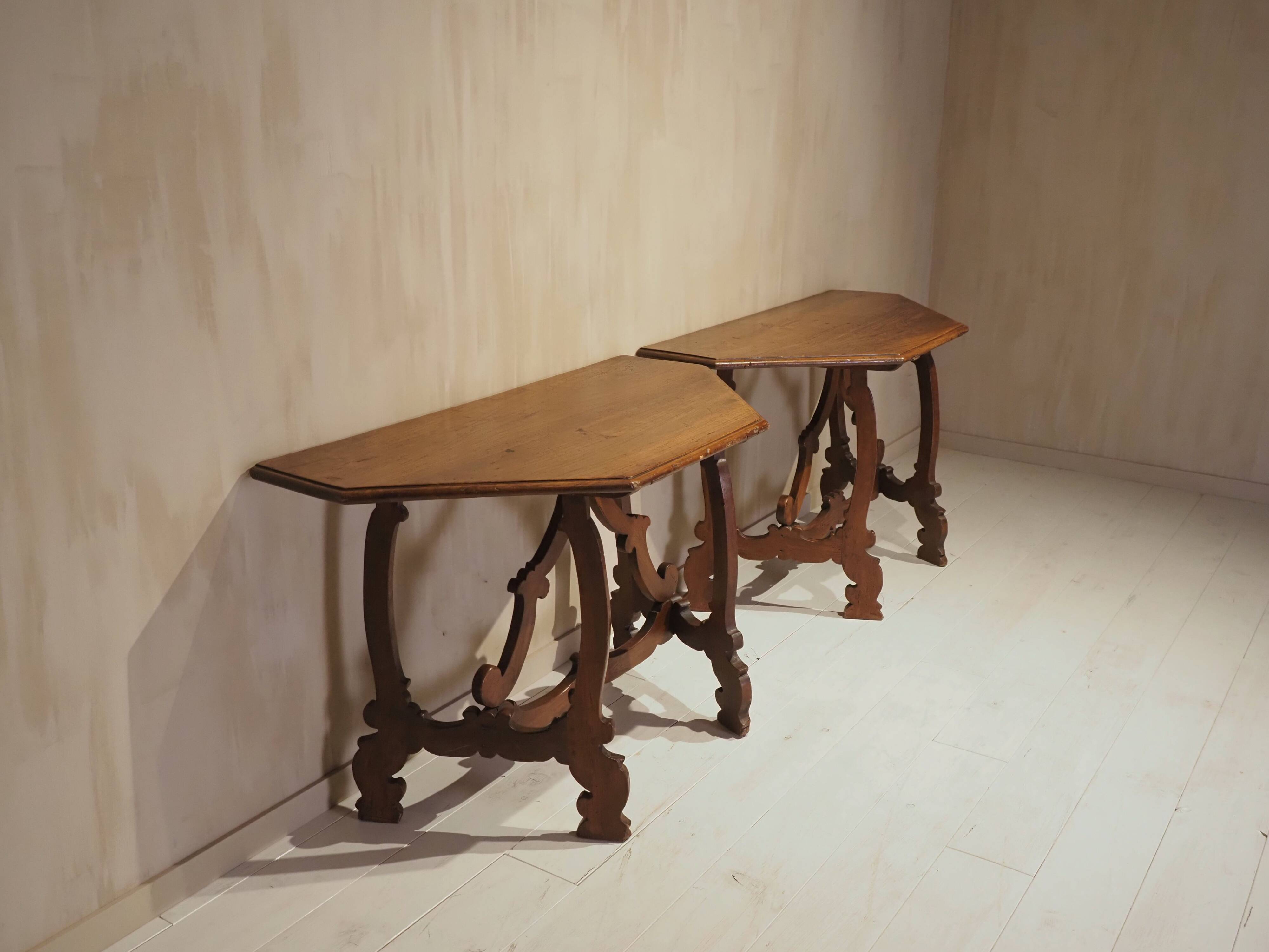 Pair of Italian consoles from the 18th century.